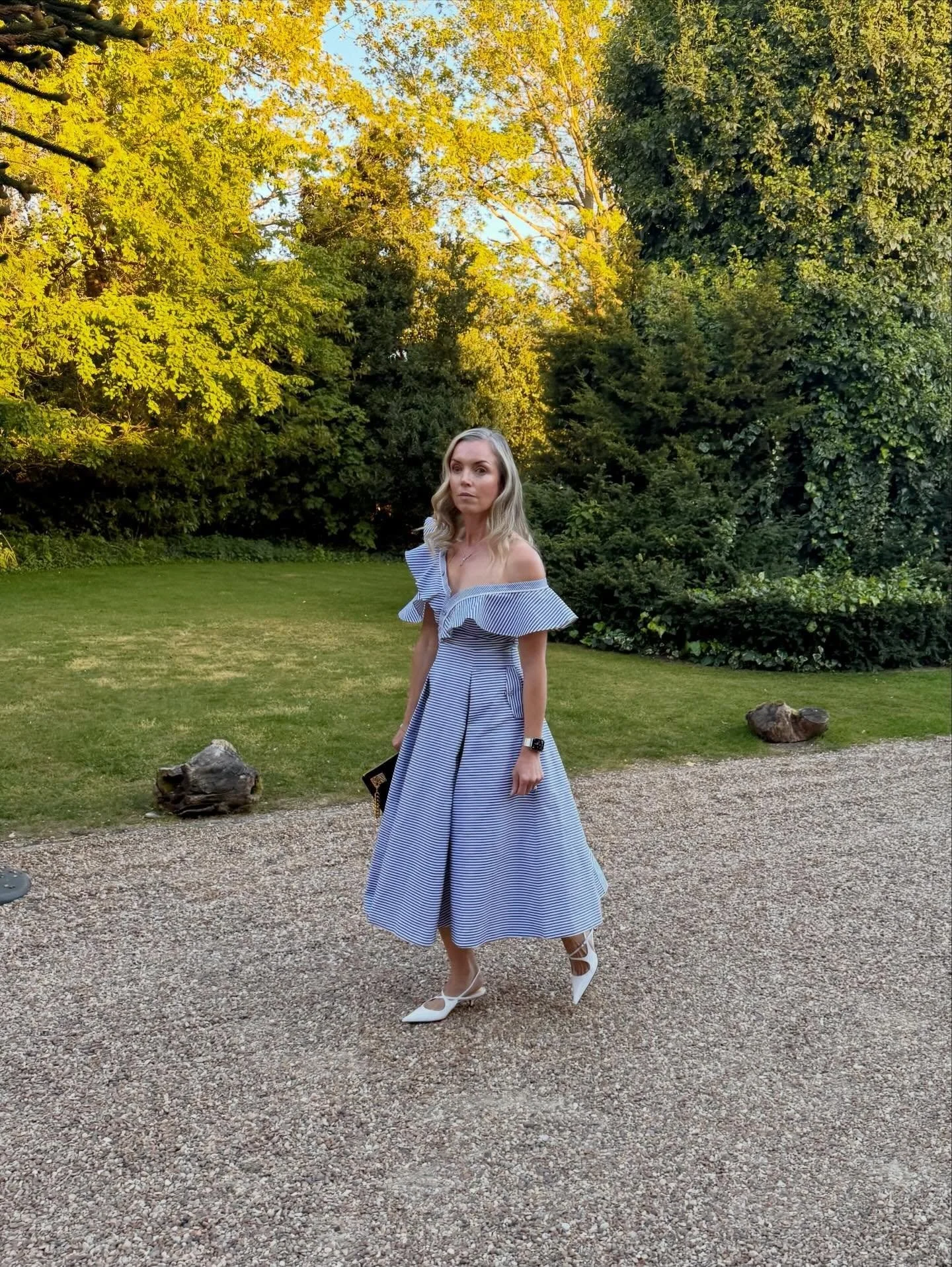 Who loves a wedding?? 🙋🏼&zwj;♀️

I managed to dose up, glam up and limp my way to one last weekend. And it was so beautiful 🥲

Normally I would have spent the night on the dance floor.  Instead I was only an observer. Just wait until I&rsquo;ve re