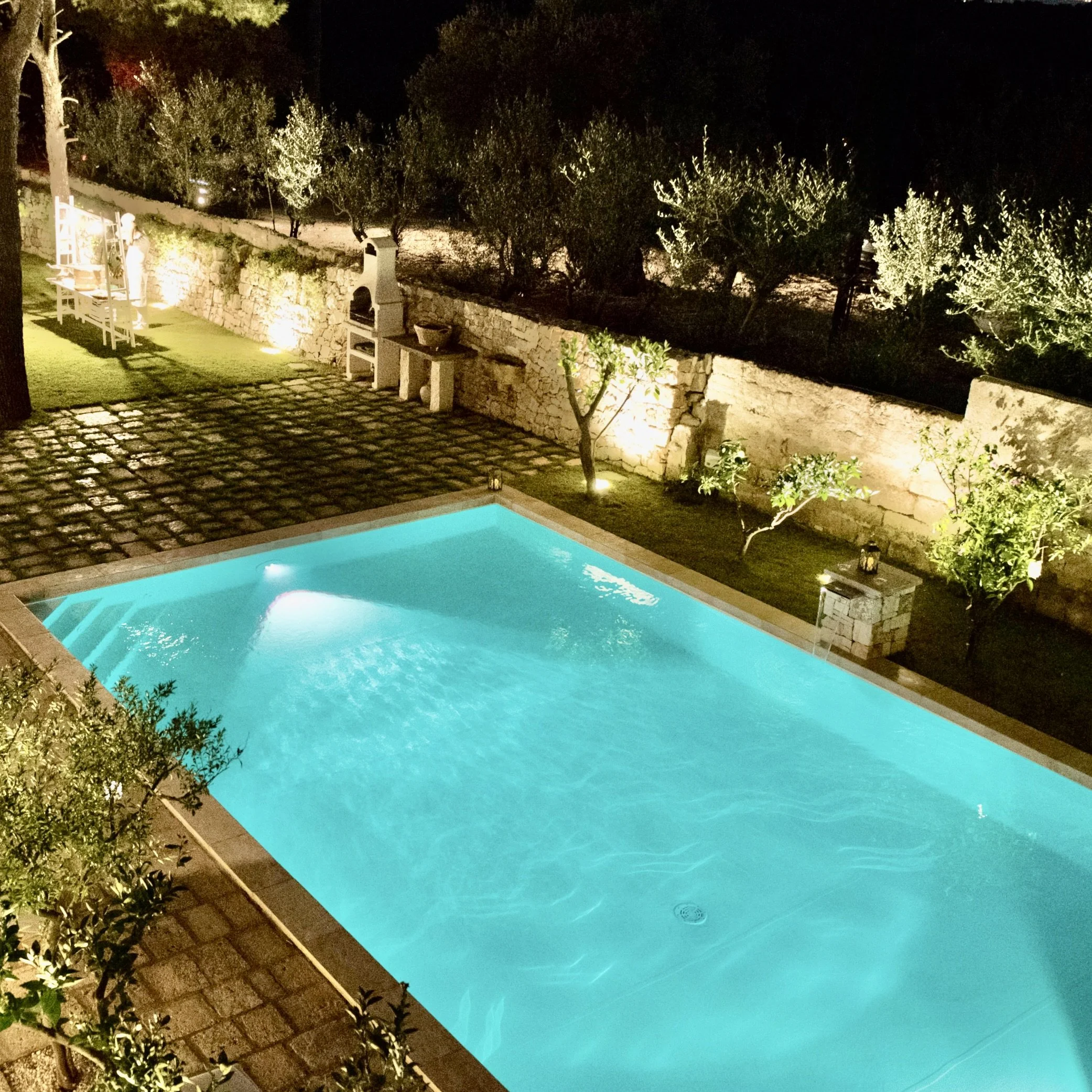 Piscina-sera-scaled.jpg