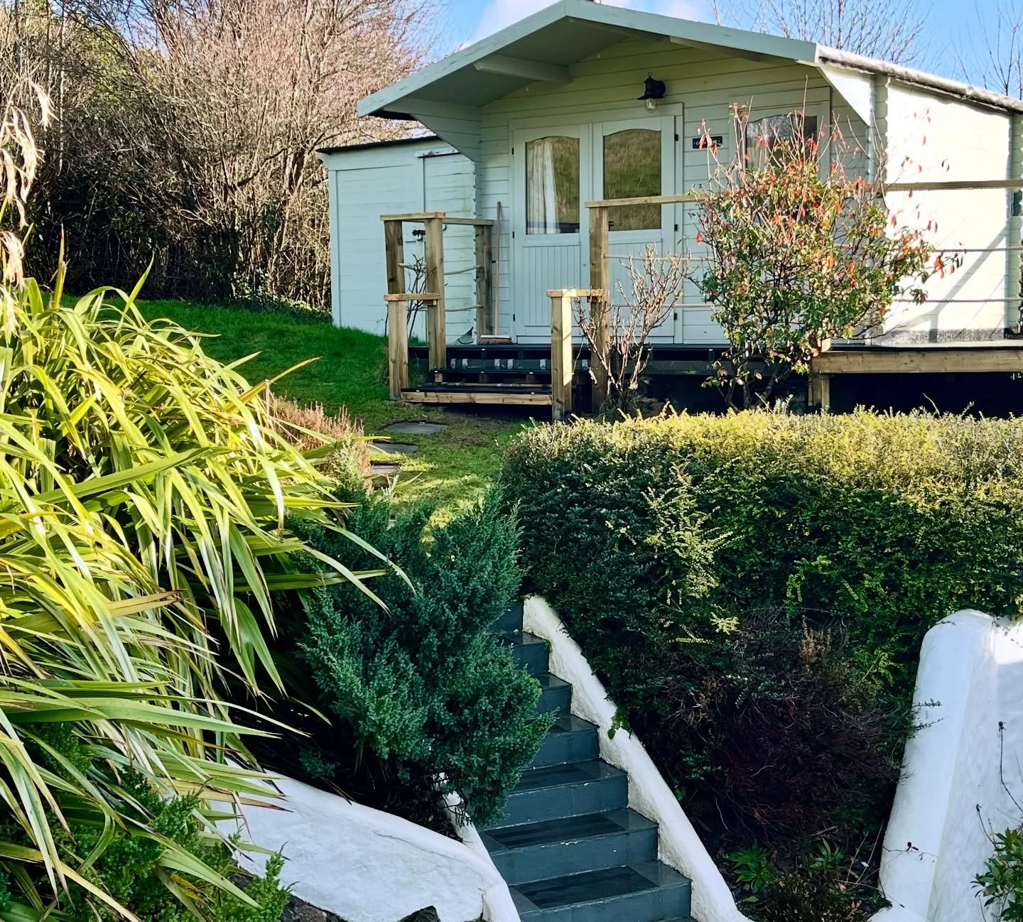 New Year, New Clinic Space! ❤️ I&rsquo;m excited to share that I&rsquo;ve moved into a beautiful new treatment room surrounded by nature. It&rsquo;s calm, peaceful, and designed to support deep rest and nervous system balance.
If you want to kick sta