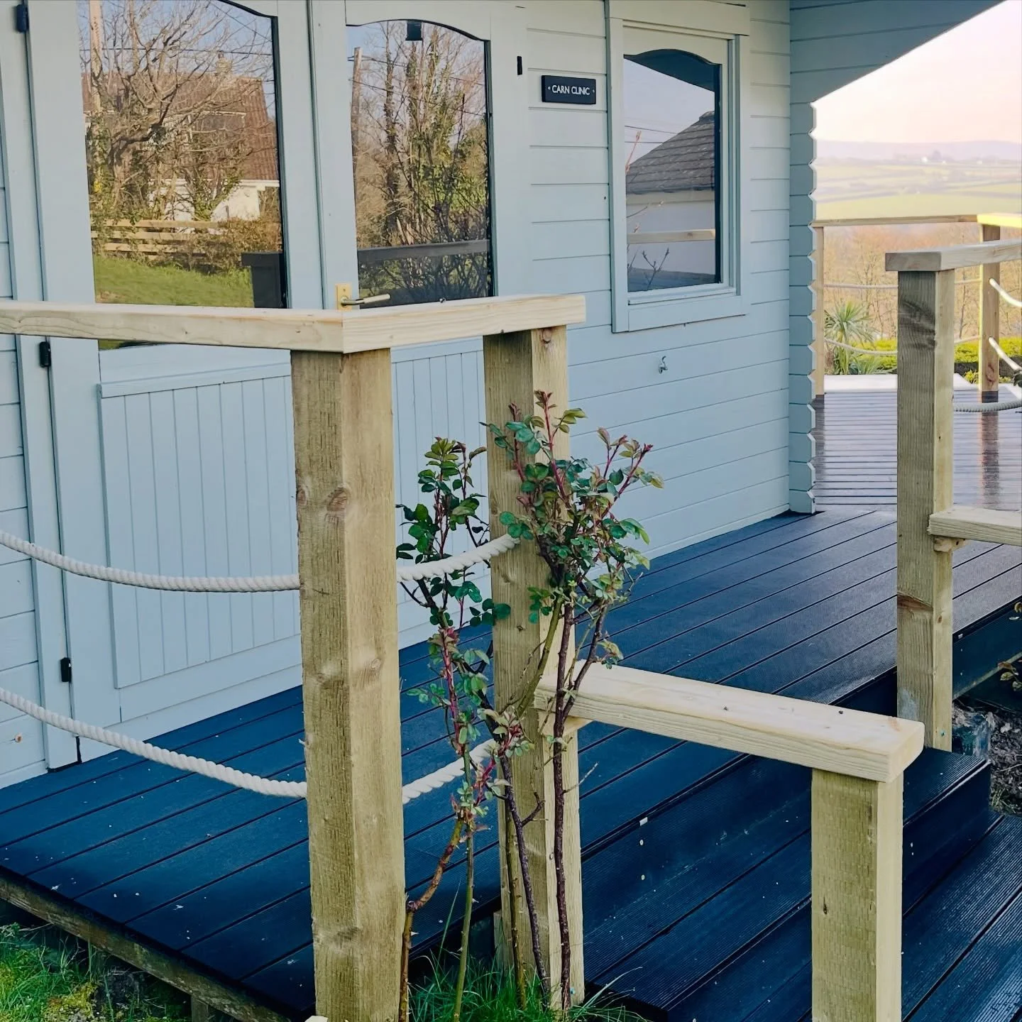 Spring has arrived at Carn Clinic 
Tulips and daffodils are in full bloom, and the garden birds are singing, creating the most peaceful, relaxing setting for a NeuroMassage treatment 😌✨
Time to restore, reset and rebalance.  www.neuromassagetherapie