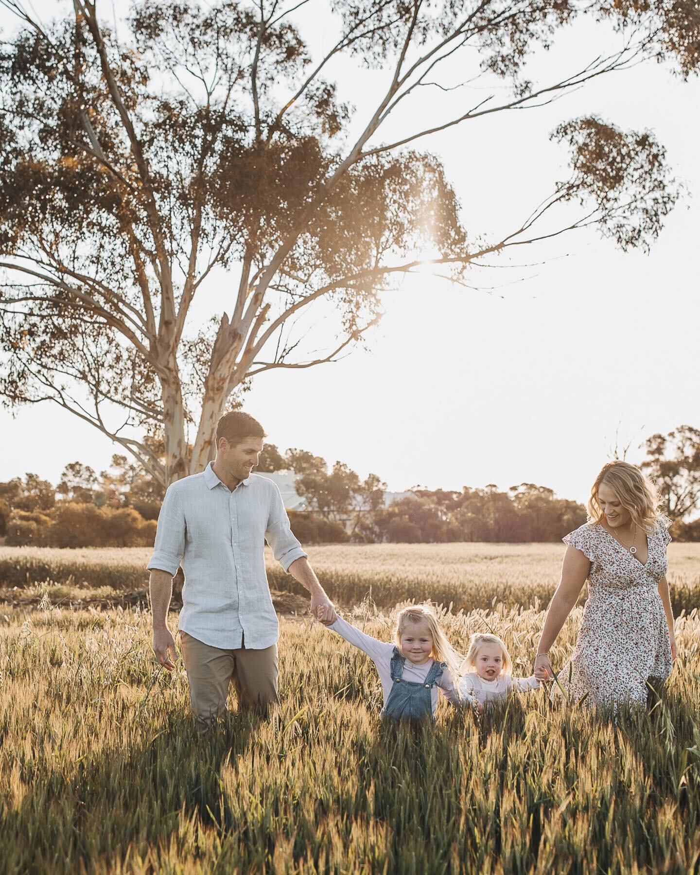 Embrace the now as soon it will all be a distant memory 🥰🥰

#nadinnegracephotography #newbornphotography #inhomenewbornphotography #newbornlifestylephotography #clarevalleynewbornphotographer #southaustraliannewbornphotographer #illuminateclasses #