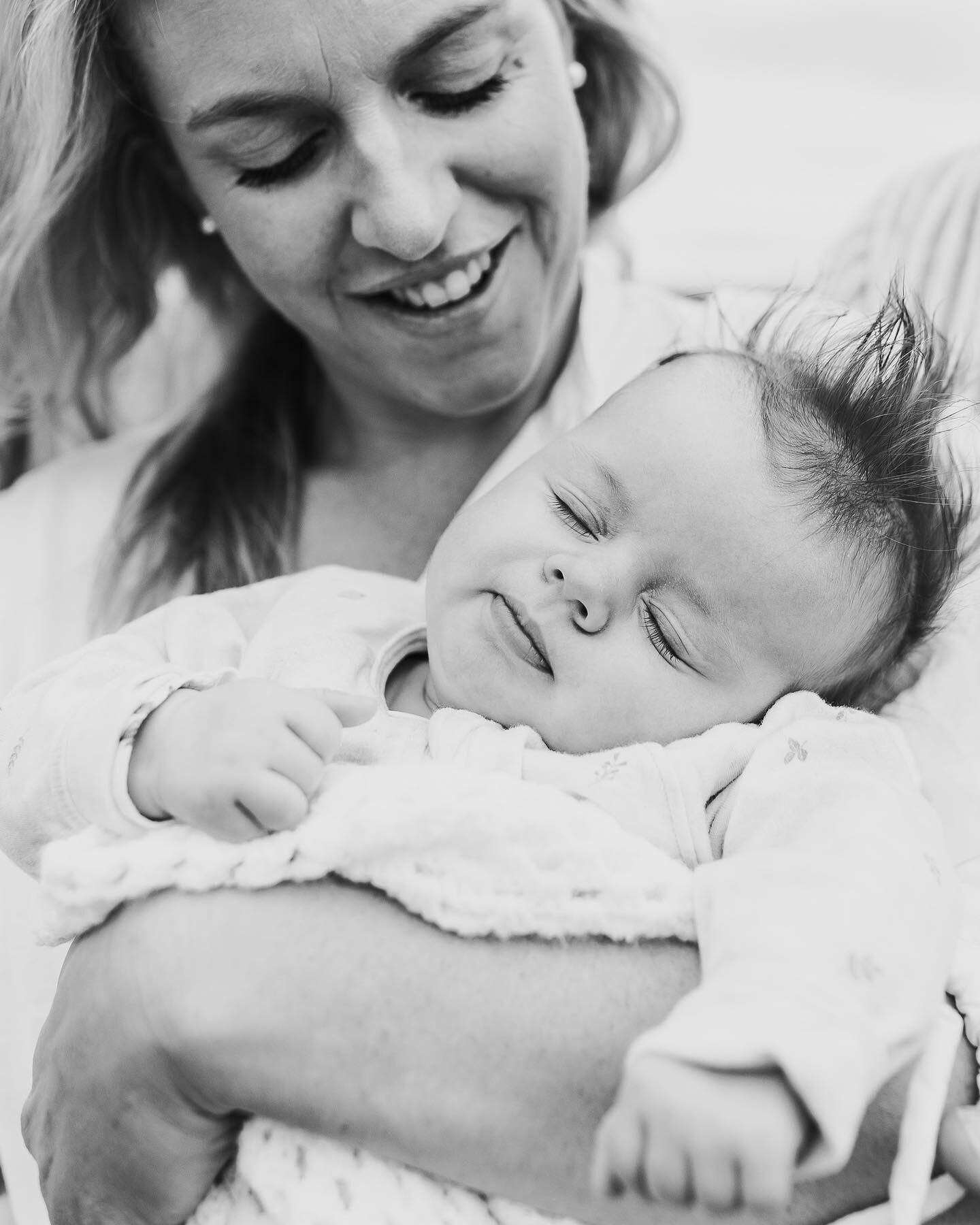 Lilly with the cutest hair doo I ever did see 😍😍

#nadinnegracephotography #newbornphotography #inhomenewbornphotography #newbornlifestylephotography #clarevalleynewbornphotographer #southaustraliannewbornphotographer #illuminateclasses #magicoflig