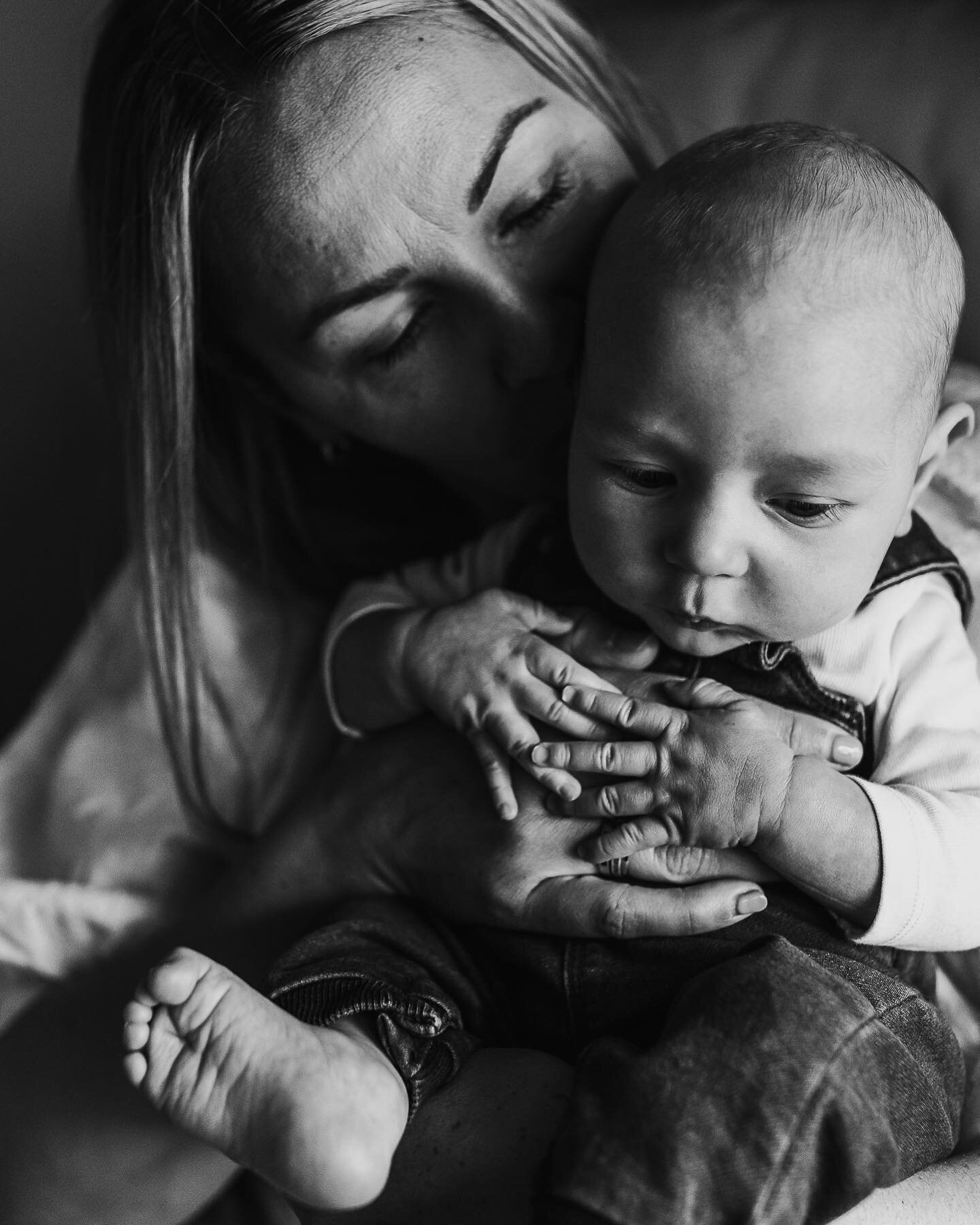 It&rsquo;s the little fingers for me 😍😍

#nadinnegracephotography #newbornphotography #inhomenewbornphotography #newbornlifestylephotography #clarevalleynewbornphotographer #southaustraliannewbornphotographer #illuminateclasses #magicoflight #culti