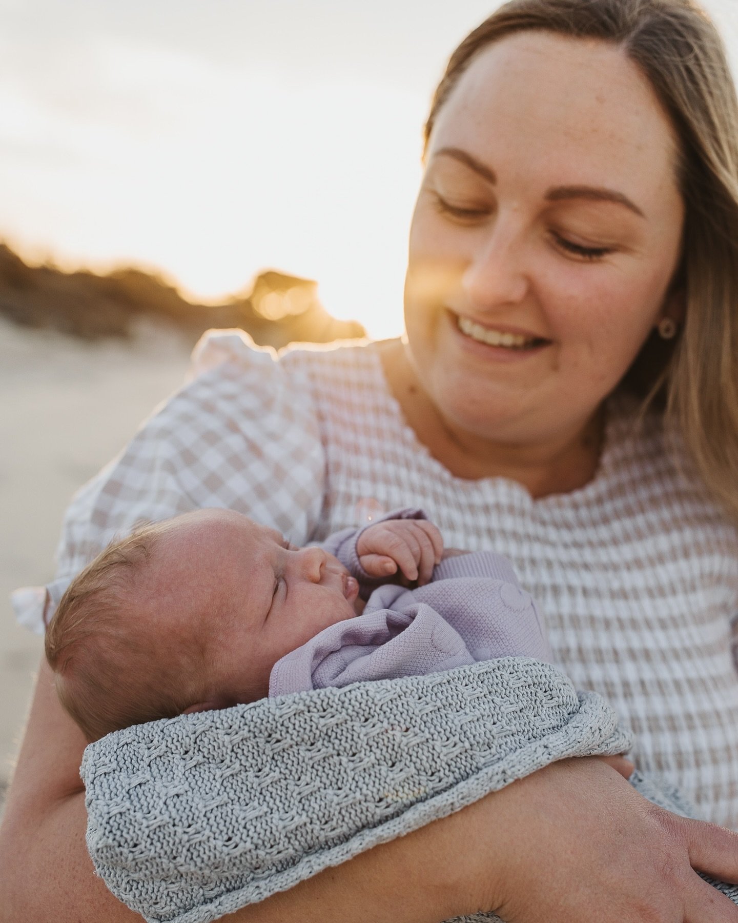 Who would&rsquo;ve thought we&rsquo;d be having beach days in May? We started at their home then headed for their fav beach near by for some beautiful sunset shots to welcome gorgeous baby Hadlee. Hopefully a much needed rainfall is on its way this w