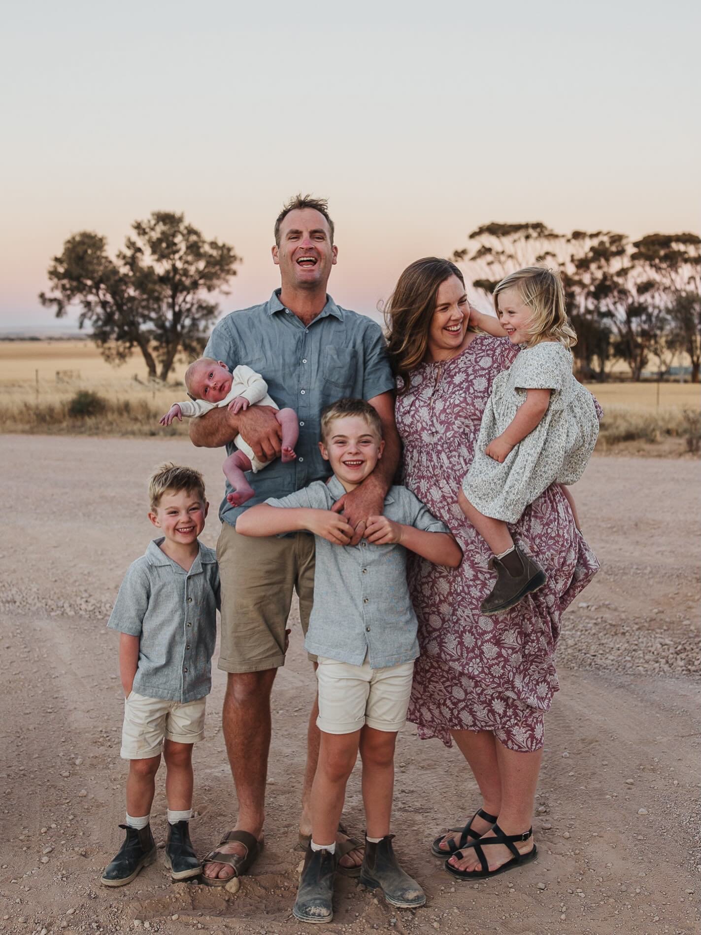 I love how each individual has their own personality, their own quirks and how they find their place to fit into the family 🥰🥰😍😍 

#nadinnegracephotography 

Clare Valley newborn photographer 
Mid North newborn photographer
Yorke Peninsula newbor