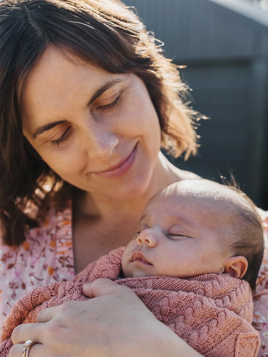 I love the warm Autumn, and soon-to-be winters morning sunlight for a beautiful in-home newborn session. 

If you&rsquo;re after a slow morning of you loving on your new little fam, around the house you made a home, please get in touch. I have one sp
