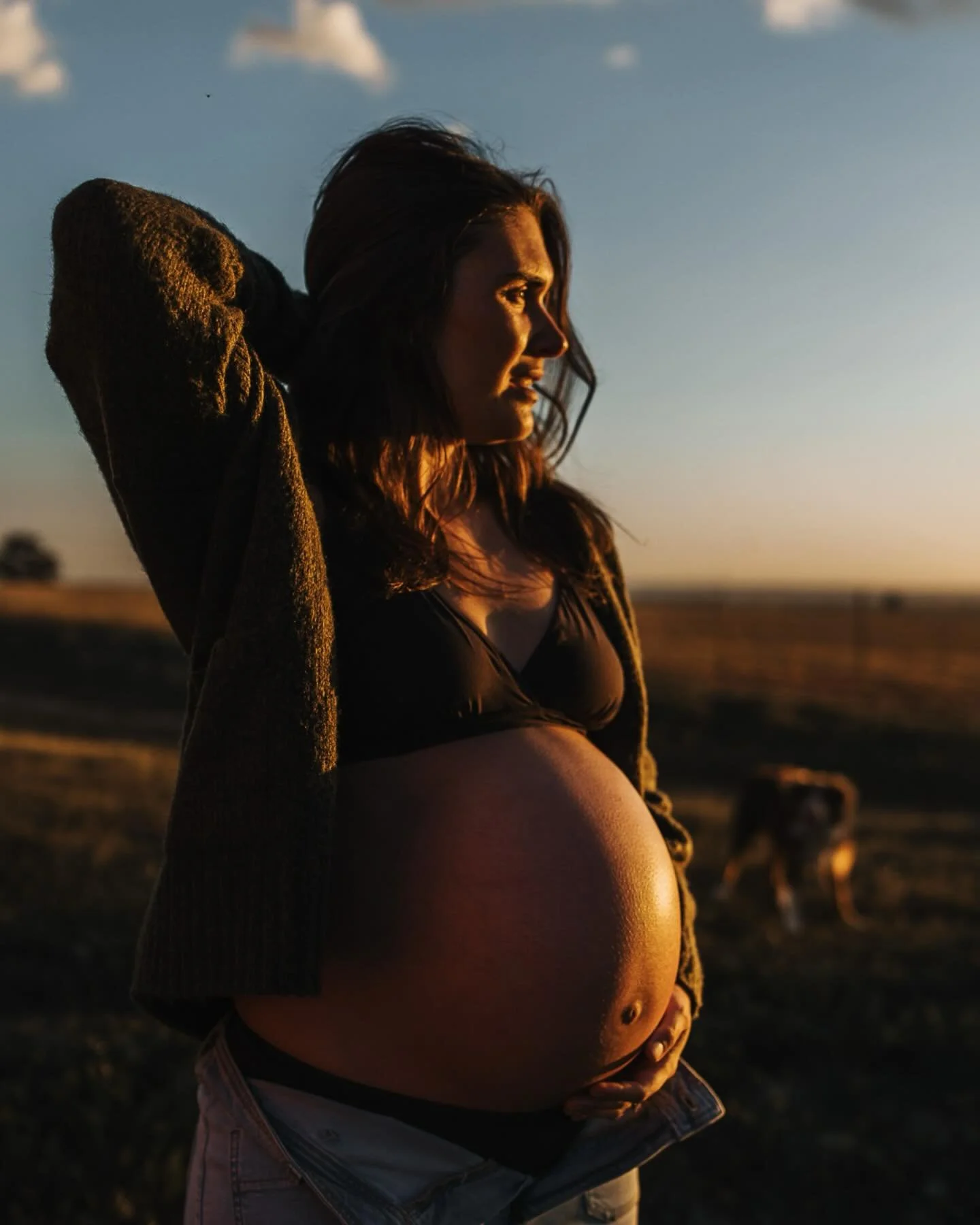 Gorgeous Ash messaged me when she found out she was pregnant, with twins! Yes TWINS!! Then a few months later messaged and asked if she should get maternity photos taken, a bit hesitant, a bit unsure. 
I said 100% YES!! Being pregnant is a massive fe