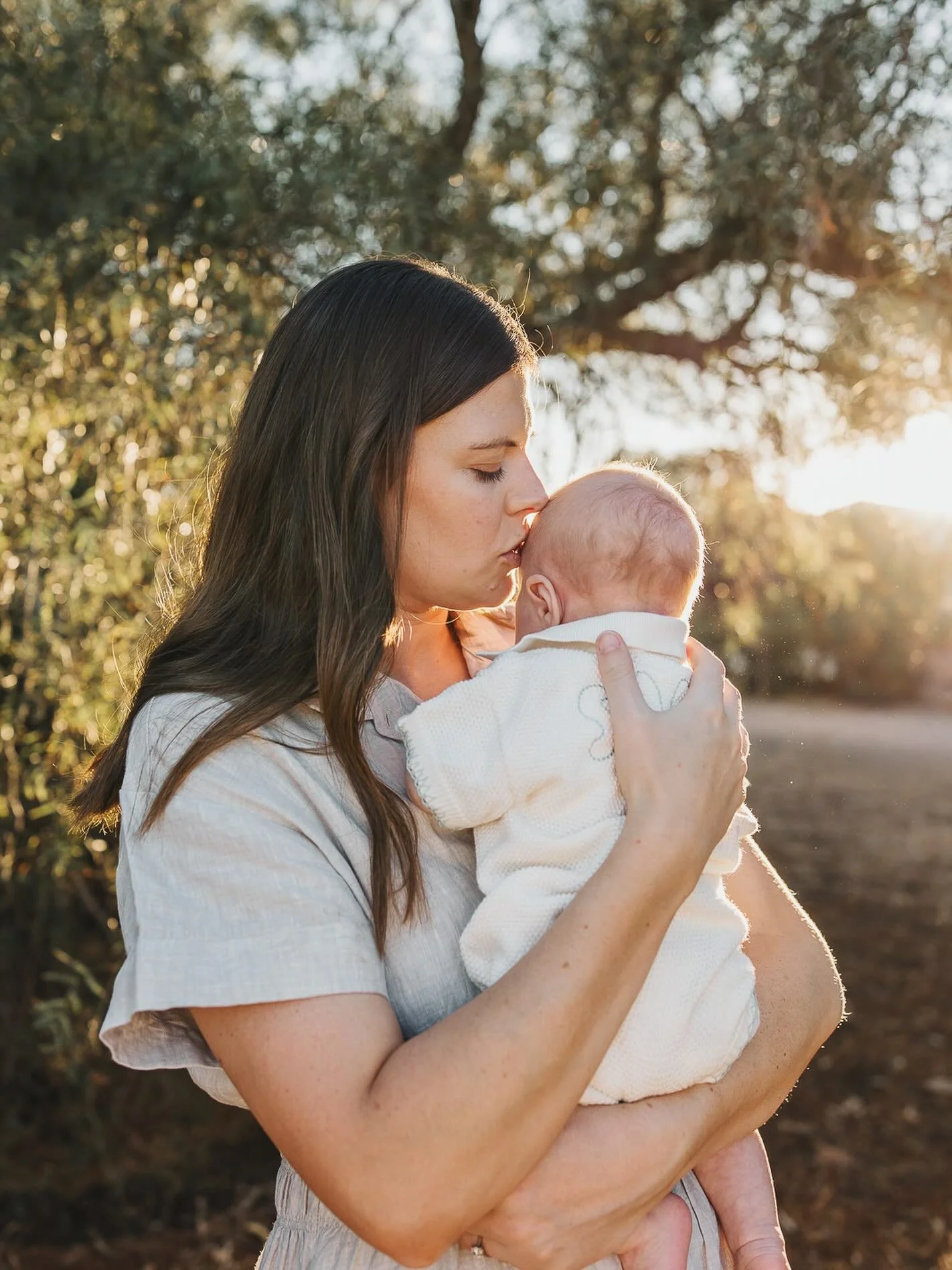 The gentle shh shhh shhh that we do while swaying back and forth is how we let our babies know they are okay. That they are so loved, supported and protected and that you&rsquo;ll do everything in your power to always be there for them 🥰🥰

#nadinne