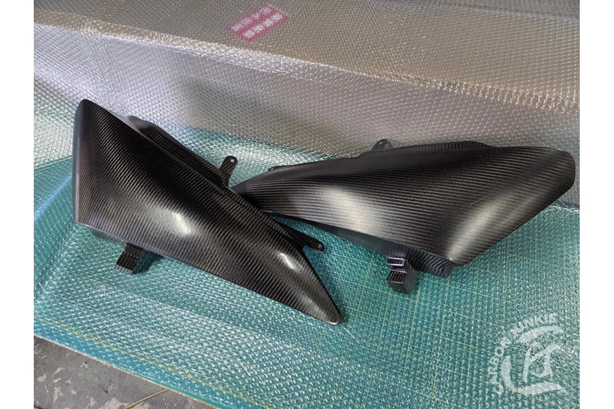 carbon-junkie-r35-headlight-covers-04.jpg