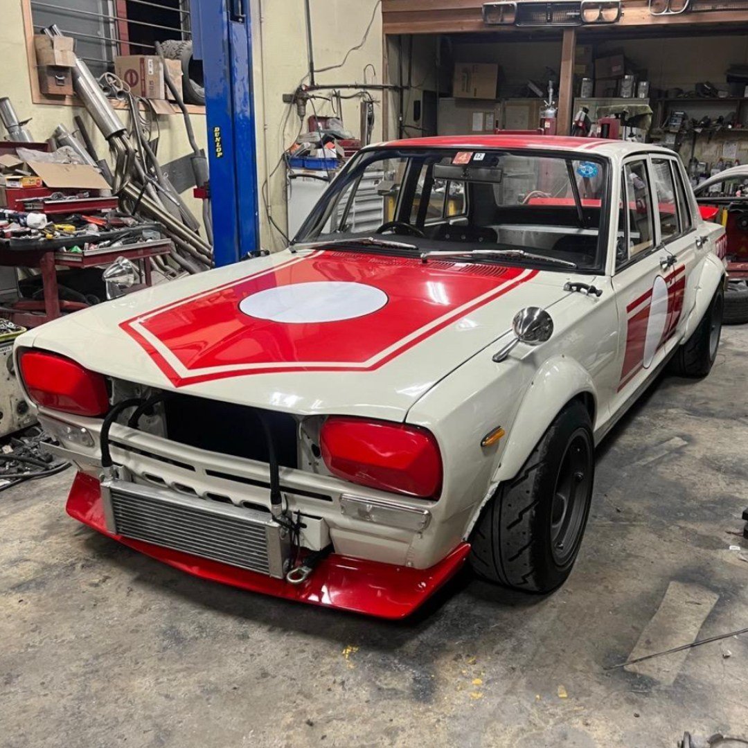 🔥 HAKOSUKA HEAT &ndash; 2400cc / 6-Speed 🔥

Fresh off the Seaside Garage lifts and straight into our crosshairs: a 1969 Nissan Skyline PGC10 re-engineered for modern attack. Forget the stock S20, this one runs a stroked 2.4 L &ldquo;GTR2400&rdquo; 