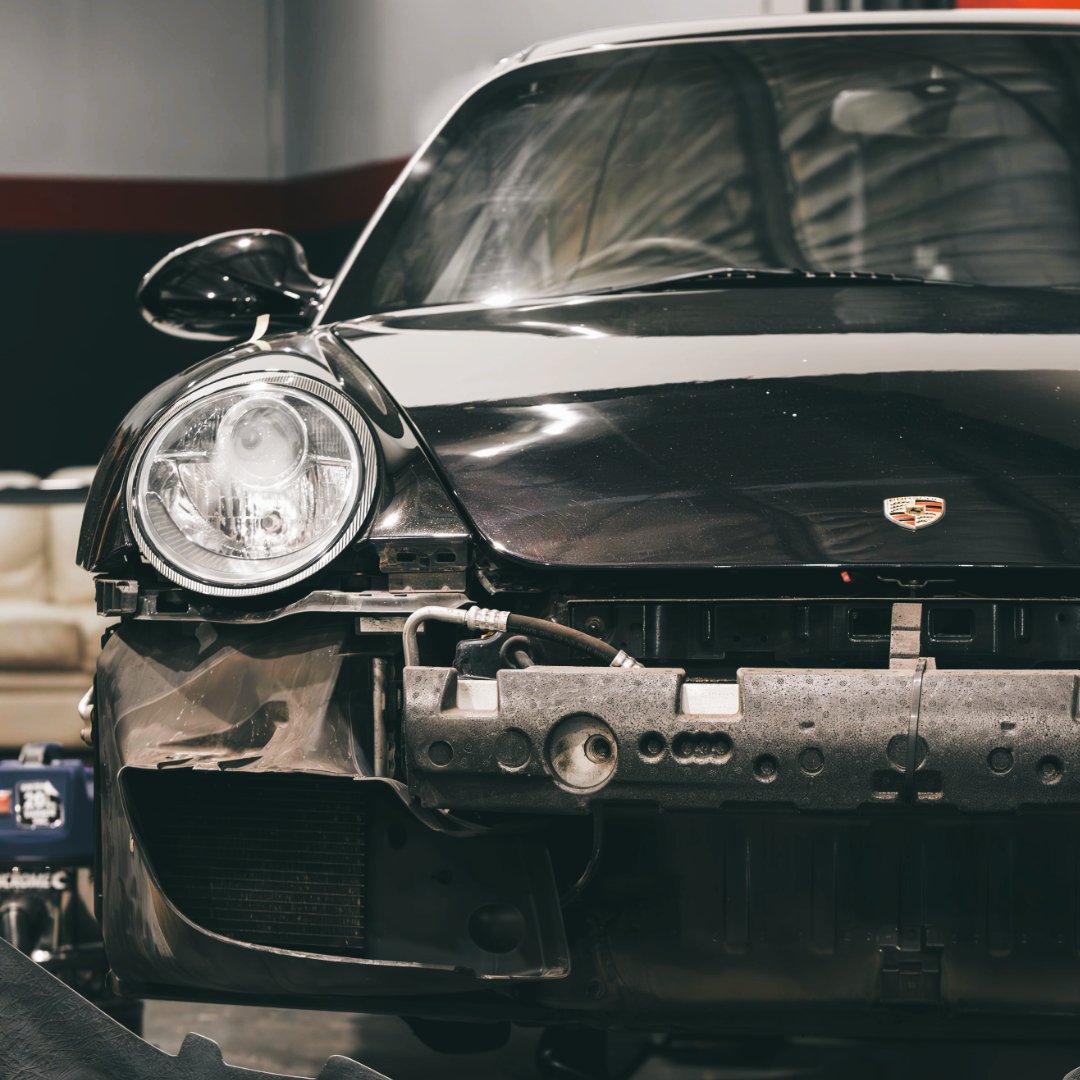 Bare steel. Quiet breath.
The 911 awaits its ritual.

@leedmanphotography @h.i.m.m.y 
#HyperNightRacing #RWB #RauhWeltBegriff #NakaiSan #RoadToRWB #RWBAustralia #Porsche911 #AirCooledDreams #WidebodyPorsche #911Build #PorscheCulture #PorscheLife #JDM