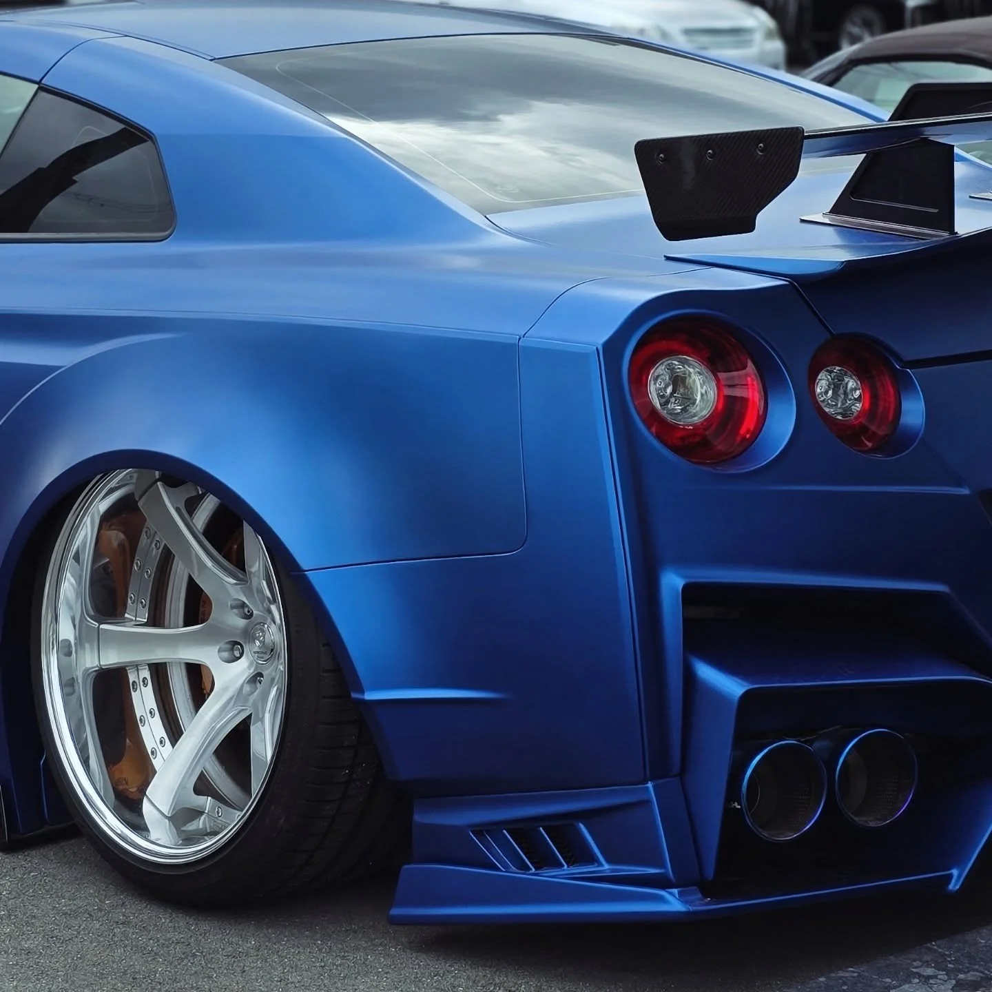 Let's go! 

Straight to the Osaka branch of KUHL Racing. It's always exciting to see the professional and clean atmosphere of a KUHL dealership, and of course the amazing staff too. 

The mechanic and sales team were very accommodating, with a full t