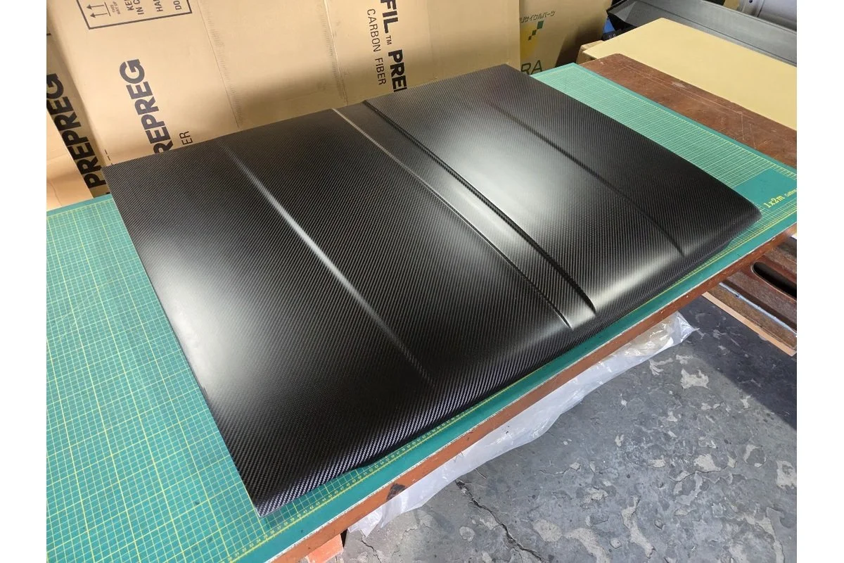 carbon-junkie-b310-bonnet-02.jpg