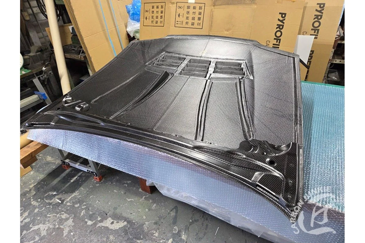 carbon-junkie-ae111-aero-bonnet-05.jpg
