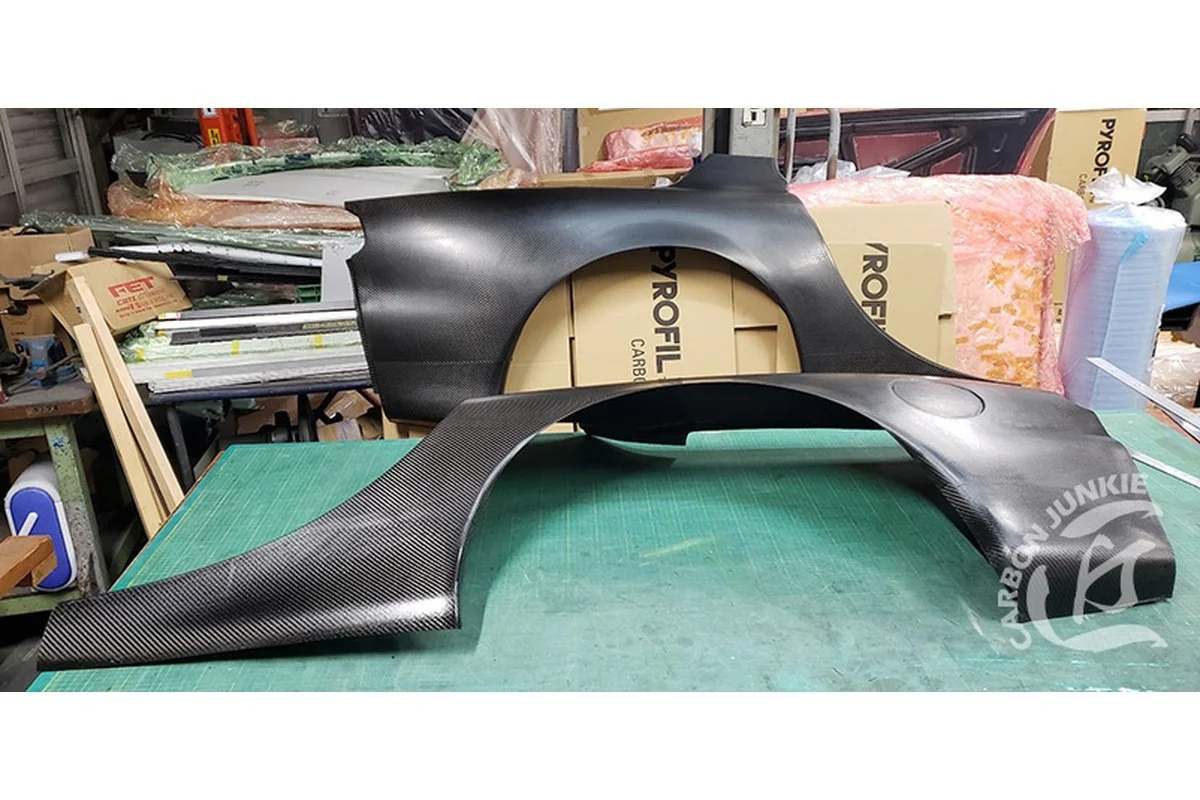 carbon-junkie-fd3s-wide-rear-fenders-02.jpg