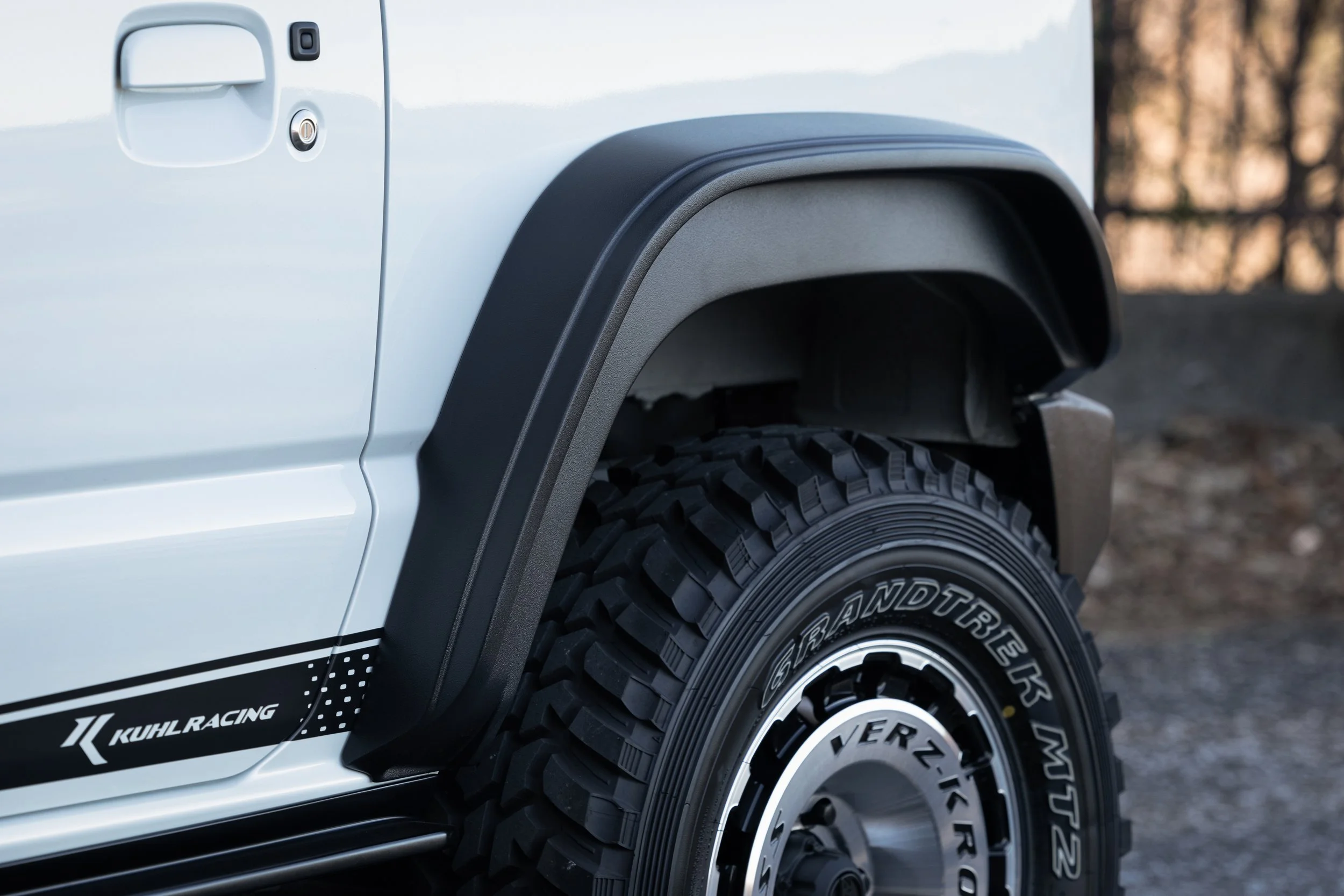 KUHL MARVELOUS replacement rear wide fender close-up