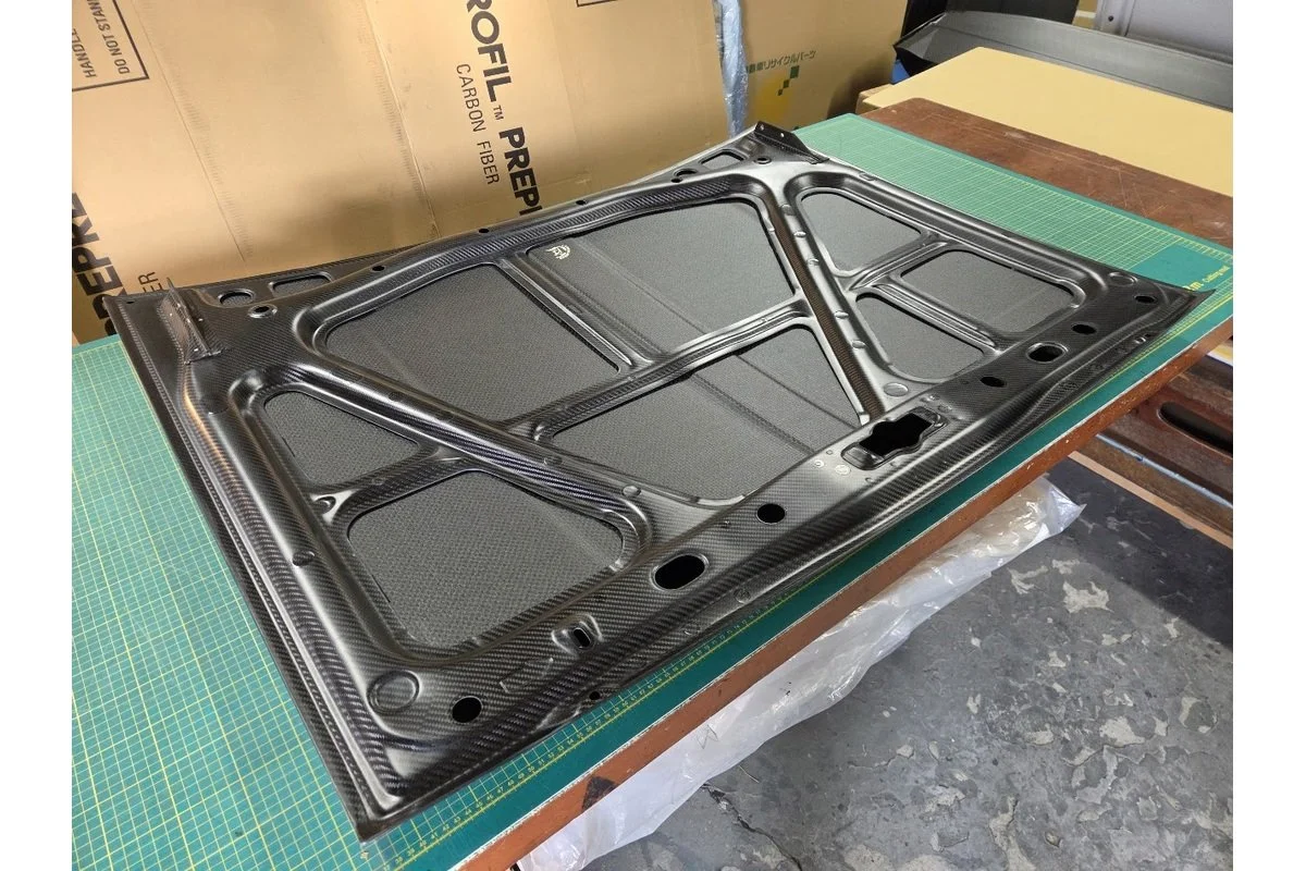 carbon-junkie-b310-bonnet-12.jpg