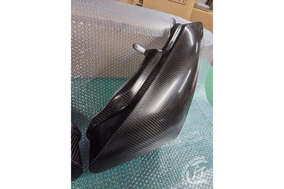 carbon-junkie-r35-headlight-covers-06.jpg
