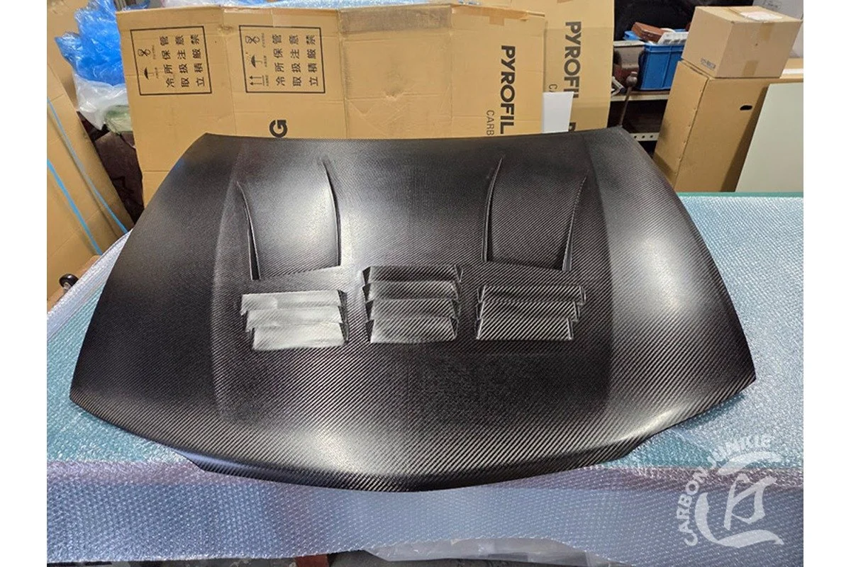carbon-junkie-ae111-aero-bonnet-02.jpg