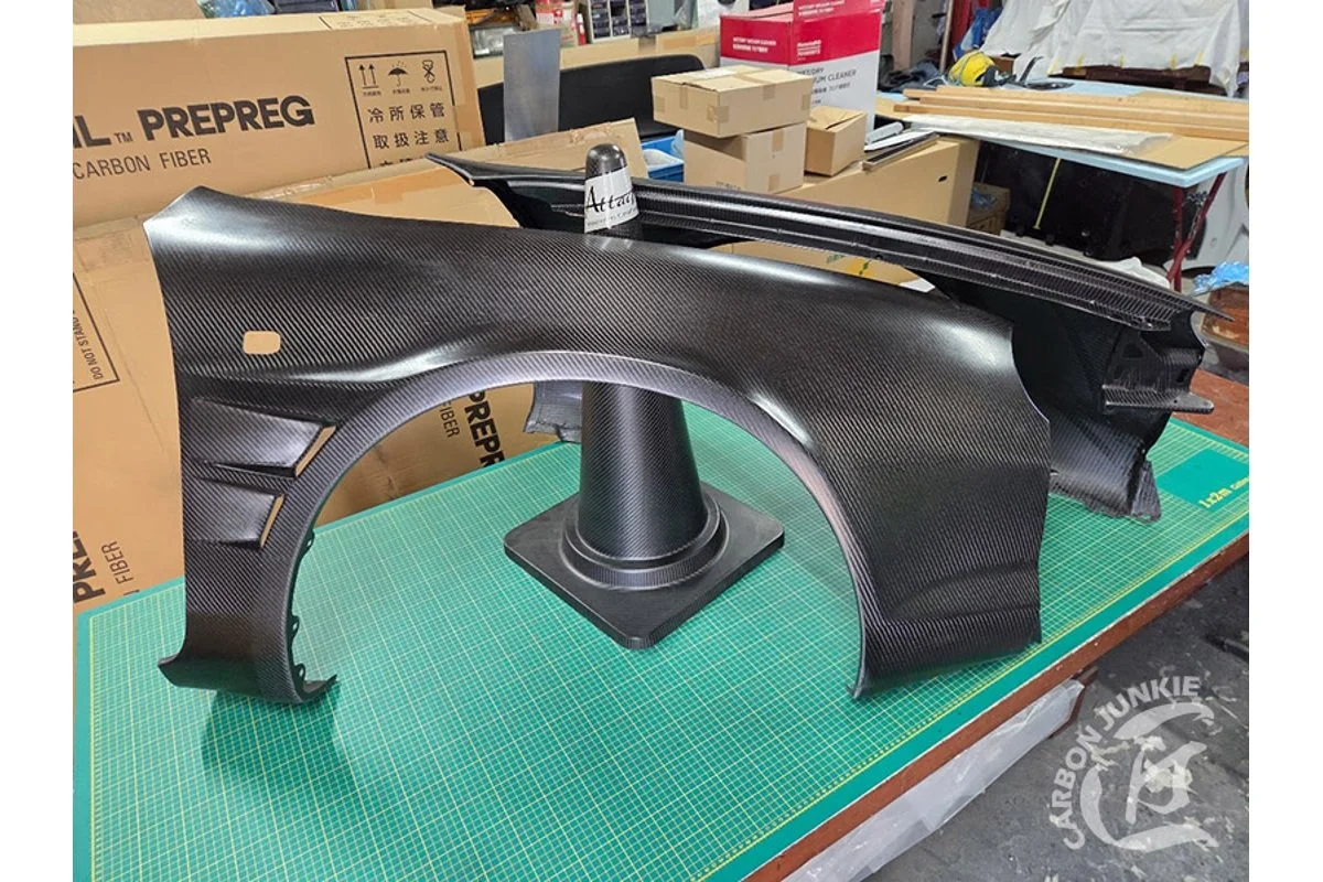 carbon-junkie-st205-front-fenders-01.jpg
