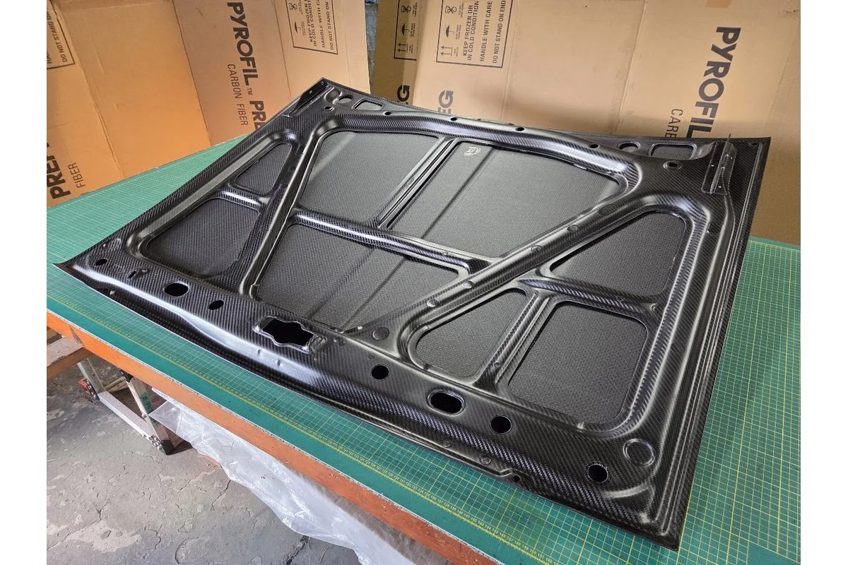 carbon-junkie-b310-bonnet-01.jpg