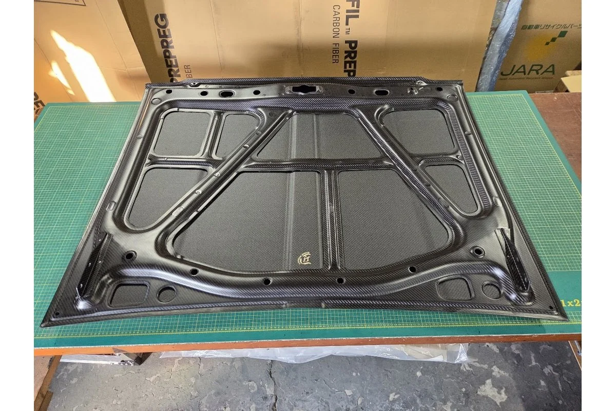 carbon-junkie-b310-bonnet-10.jpg