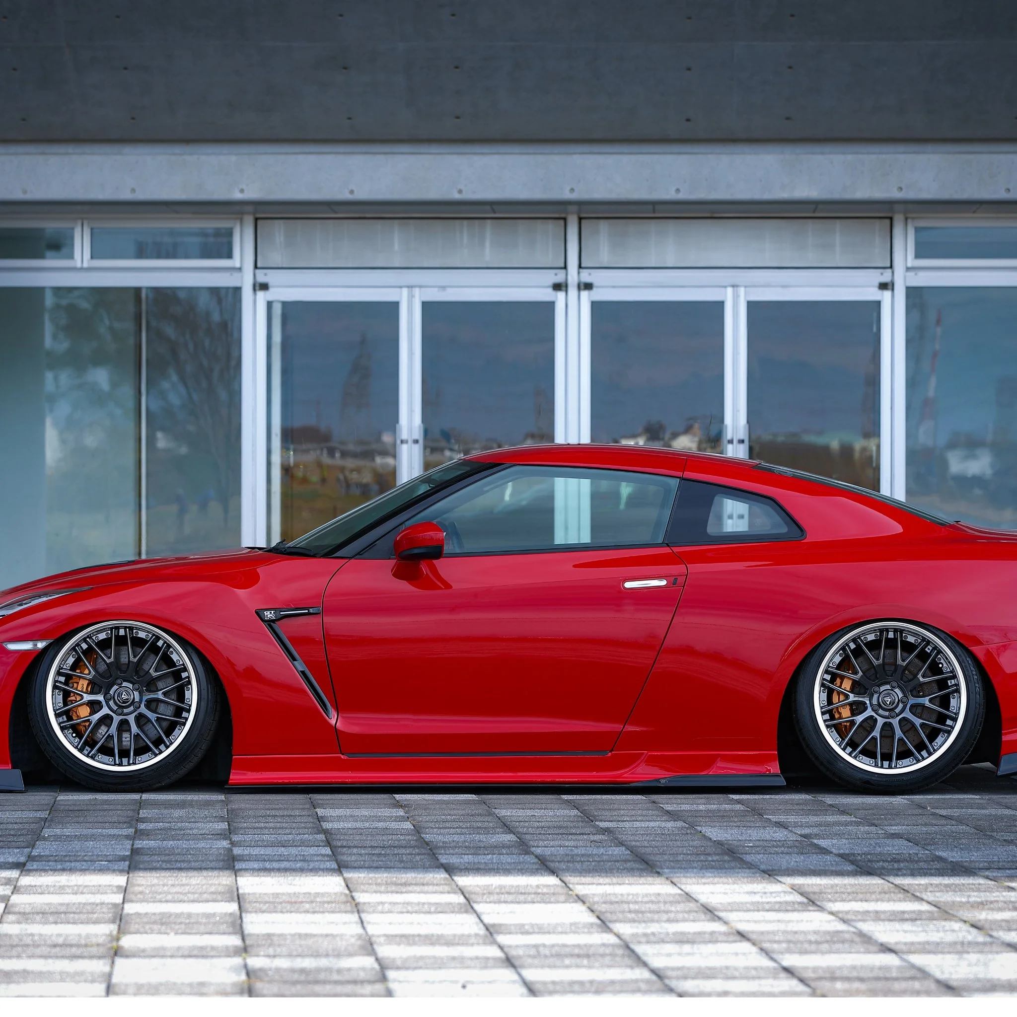KUHL Racing Ver4 35R-GT II Nissan R35 GT-R Side Steps