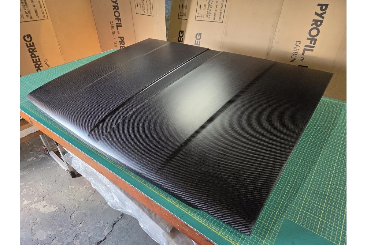 carbon-junkie-b310-bonnet-03.jpg