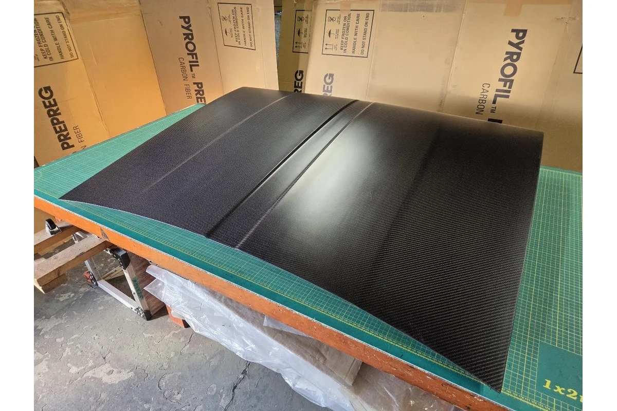 carbon-junkie-b310-bonnet-04.jpg