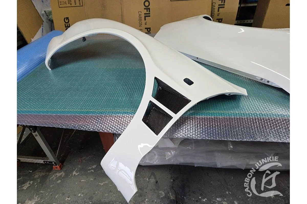 carbon-junkie-st205-front-fenders-07.jpg