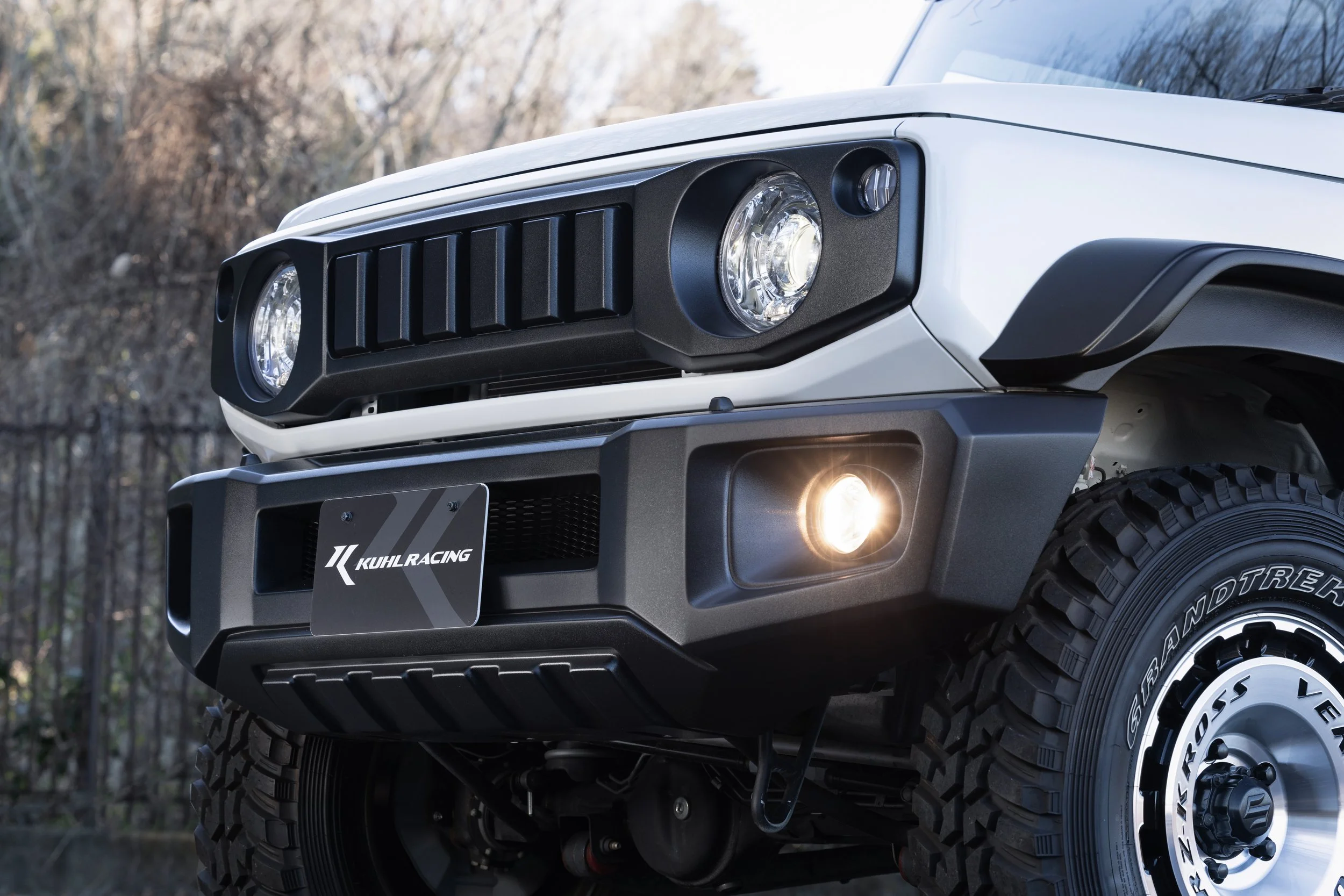 KUHL 74R-GT II front bumper and grille Type 2 close-up on Suzuki Jimny Sierra