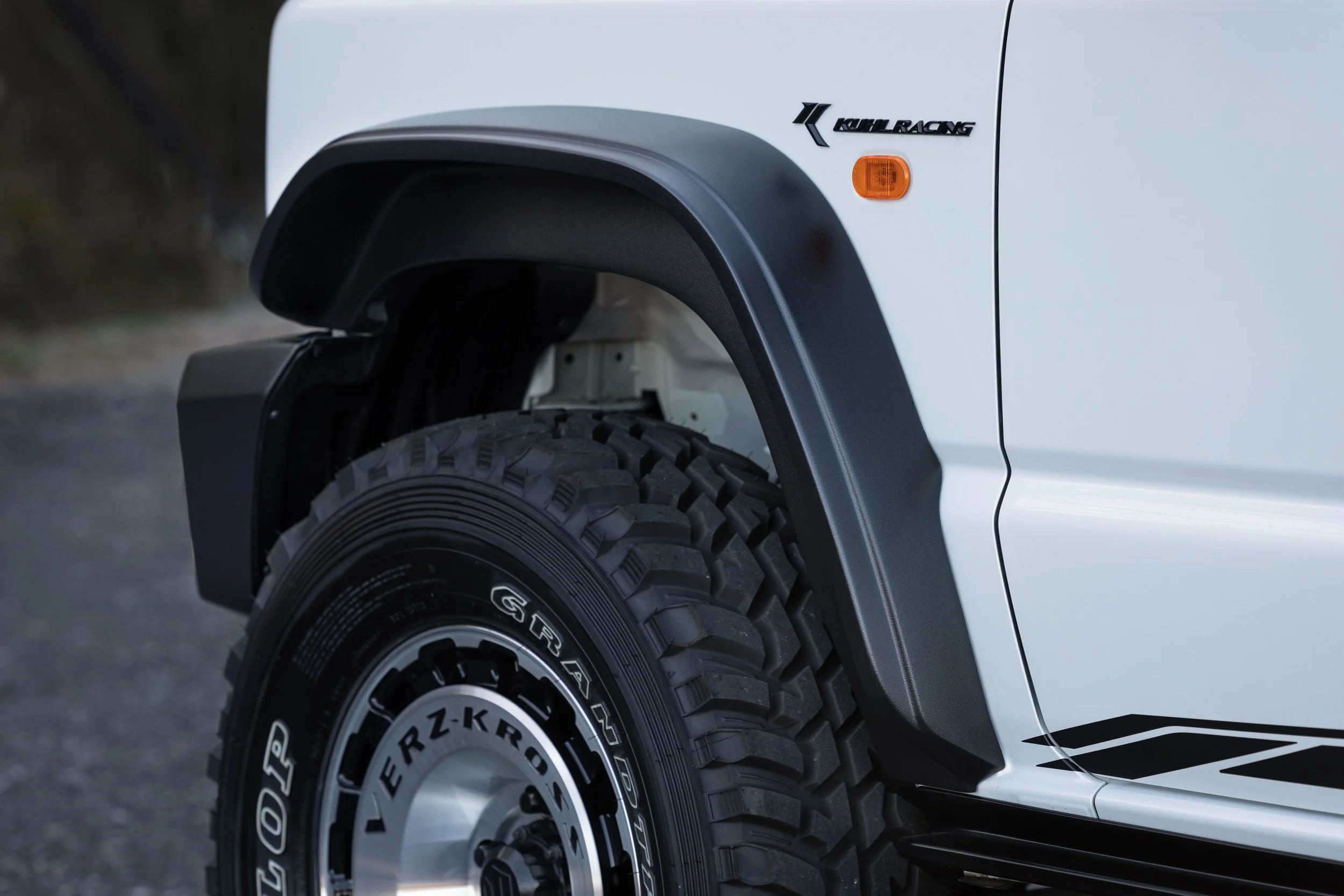 KUHL MARVELOUS replacement front wide fender close-up
