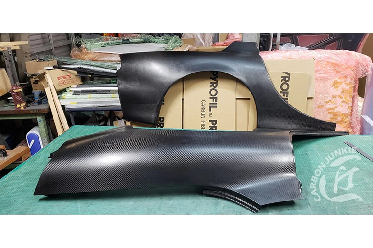 carbon-junkie-fd3s-wide-rear-fenders-01.jpg