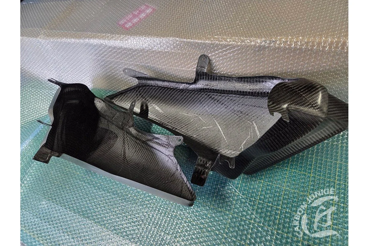 carbon-junkie-r35-headlight-covers-05.jpg