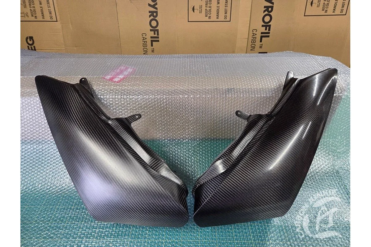 carbon-junkie-r35-headlight-covers-01.jpg