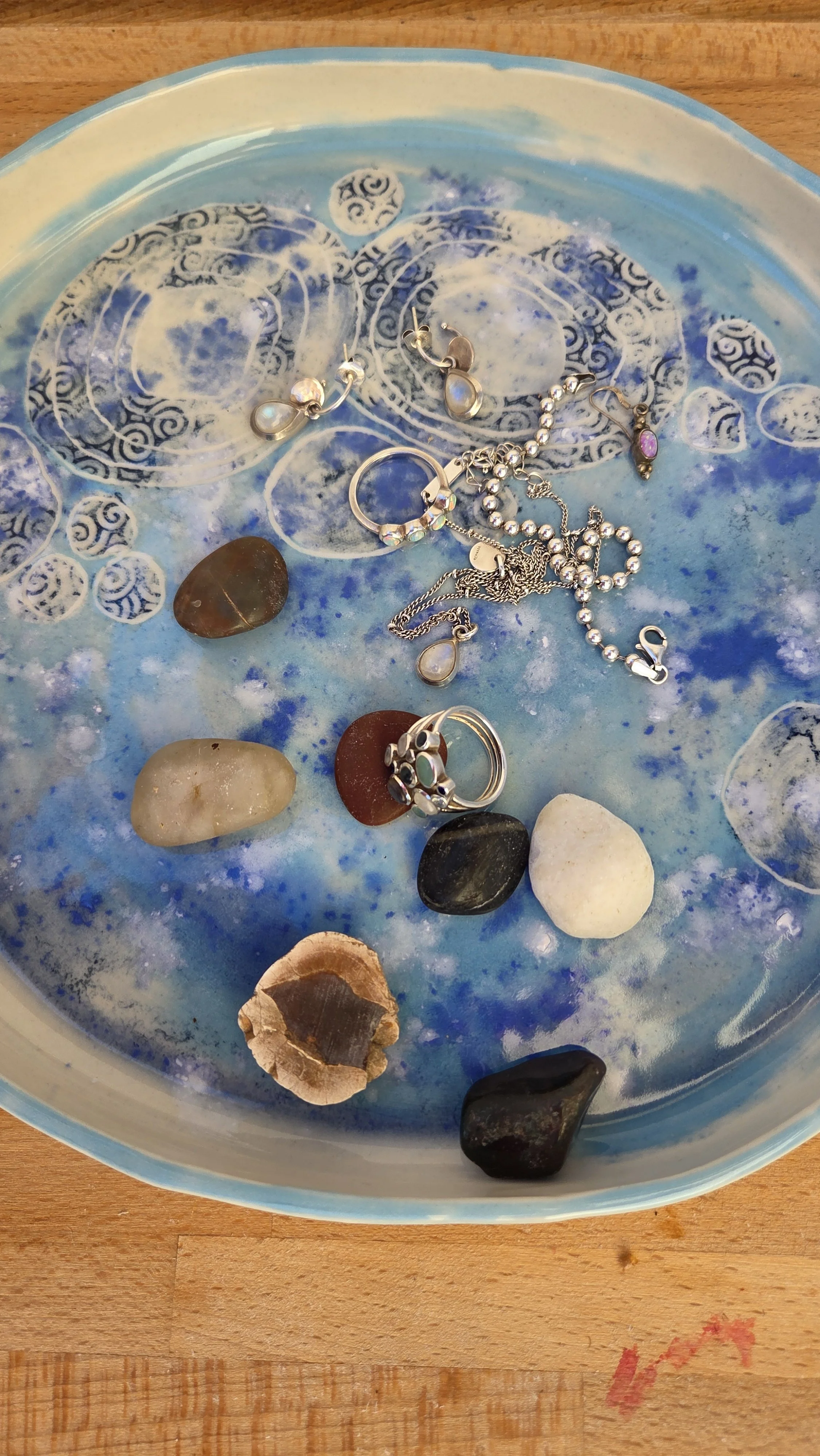 Stardust Pebble Blate In Situ.jpg