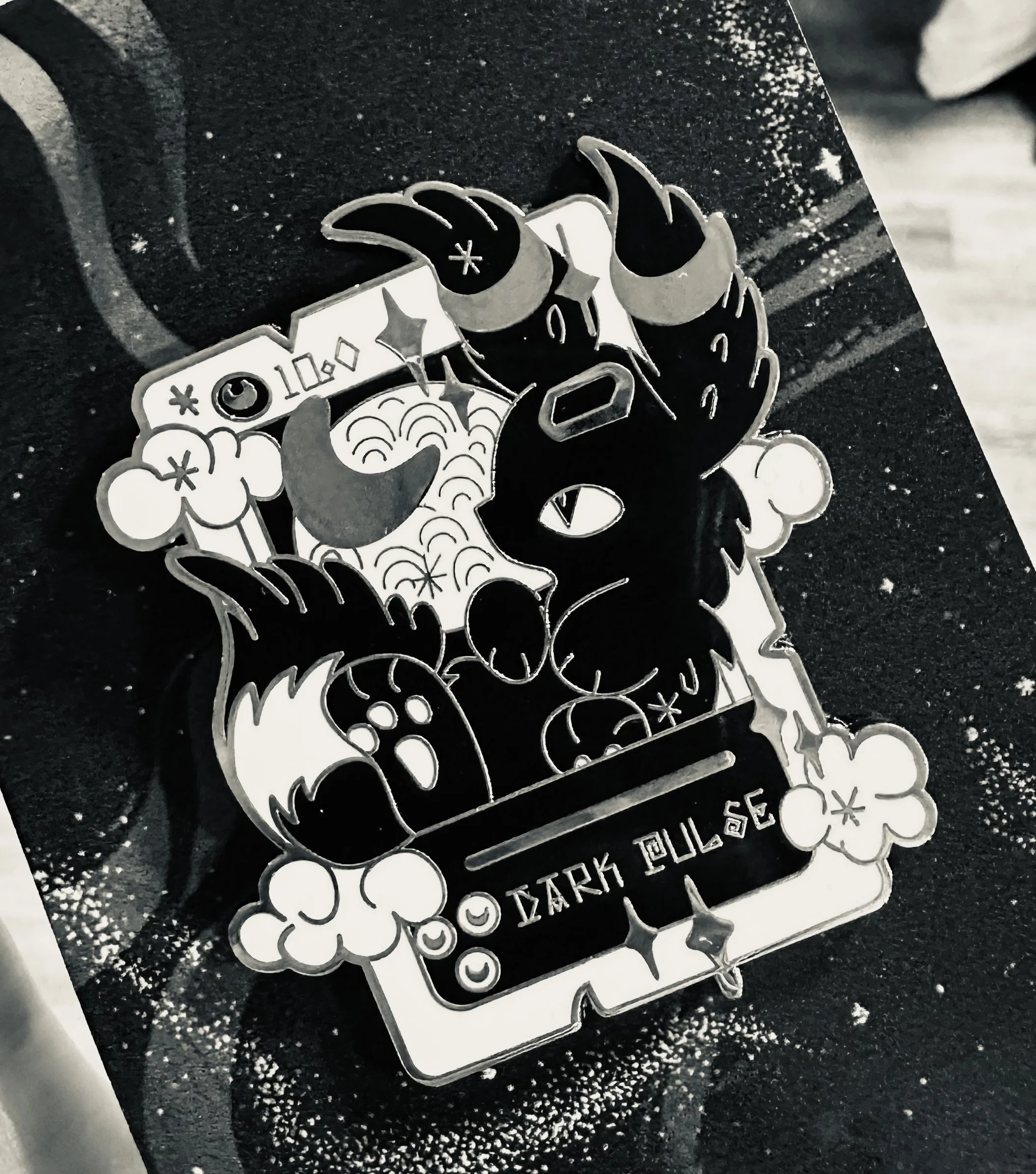 Umbreon enamel pin