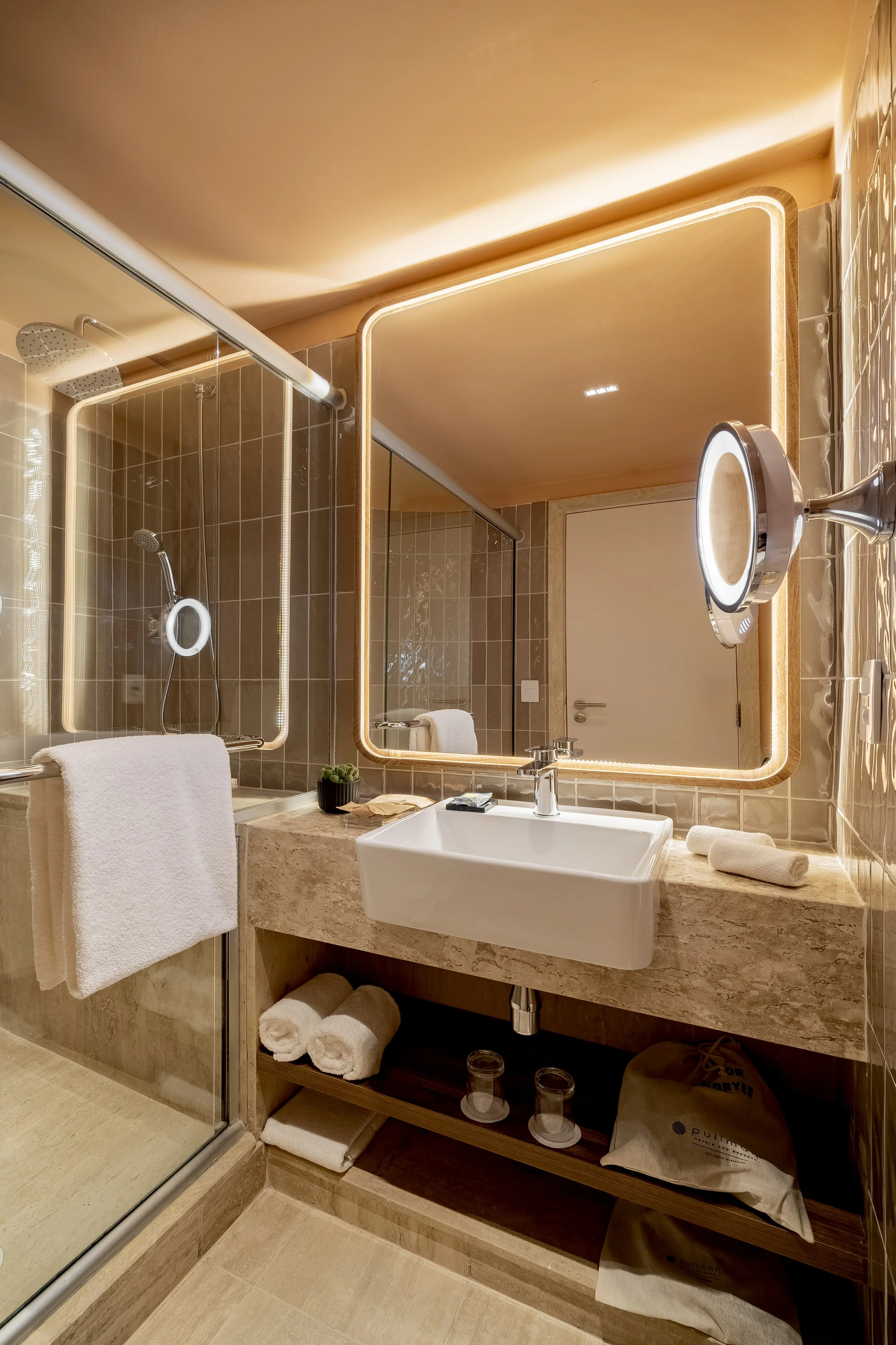 ACCOR_TBF7094.jpg
