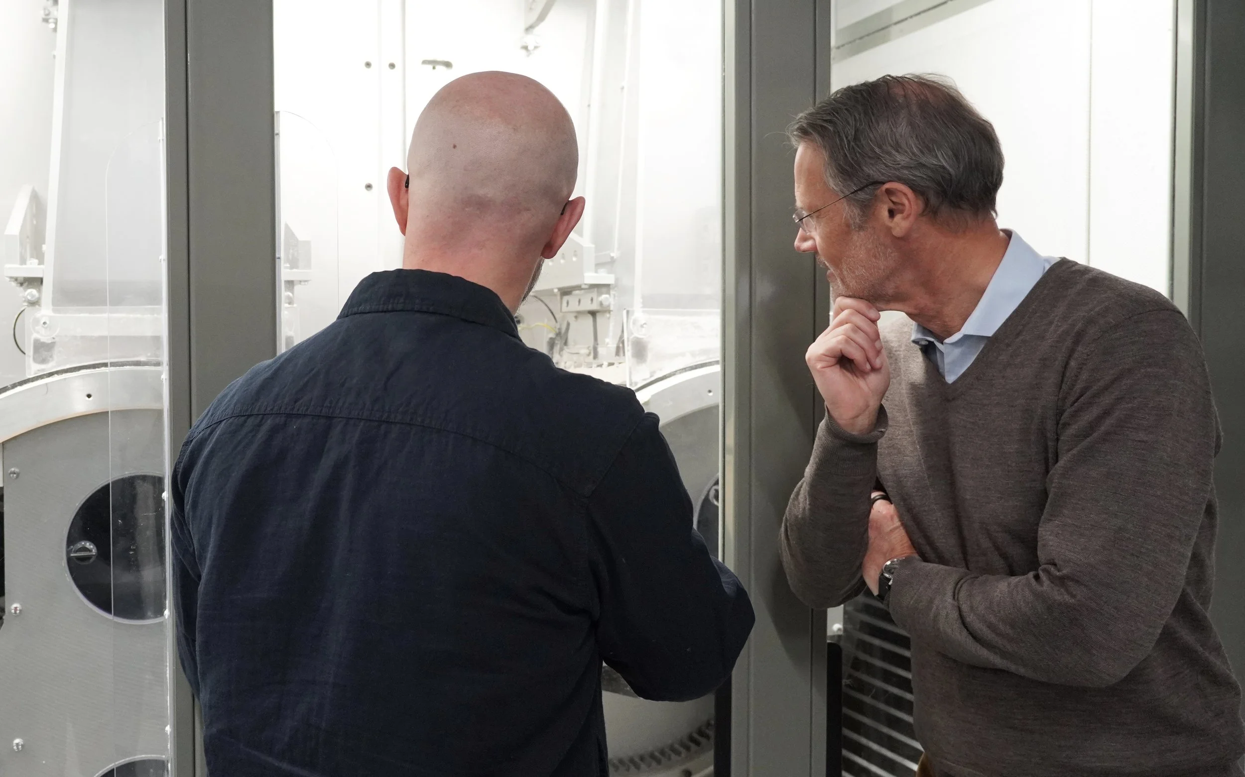 From left to right: Victor Oredsson, Chief Operating Officer at Yangi, and Henrik Larsson Lyon, Chairman of the Board at Yangi.