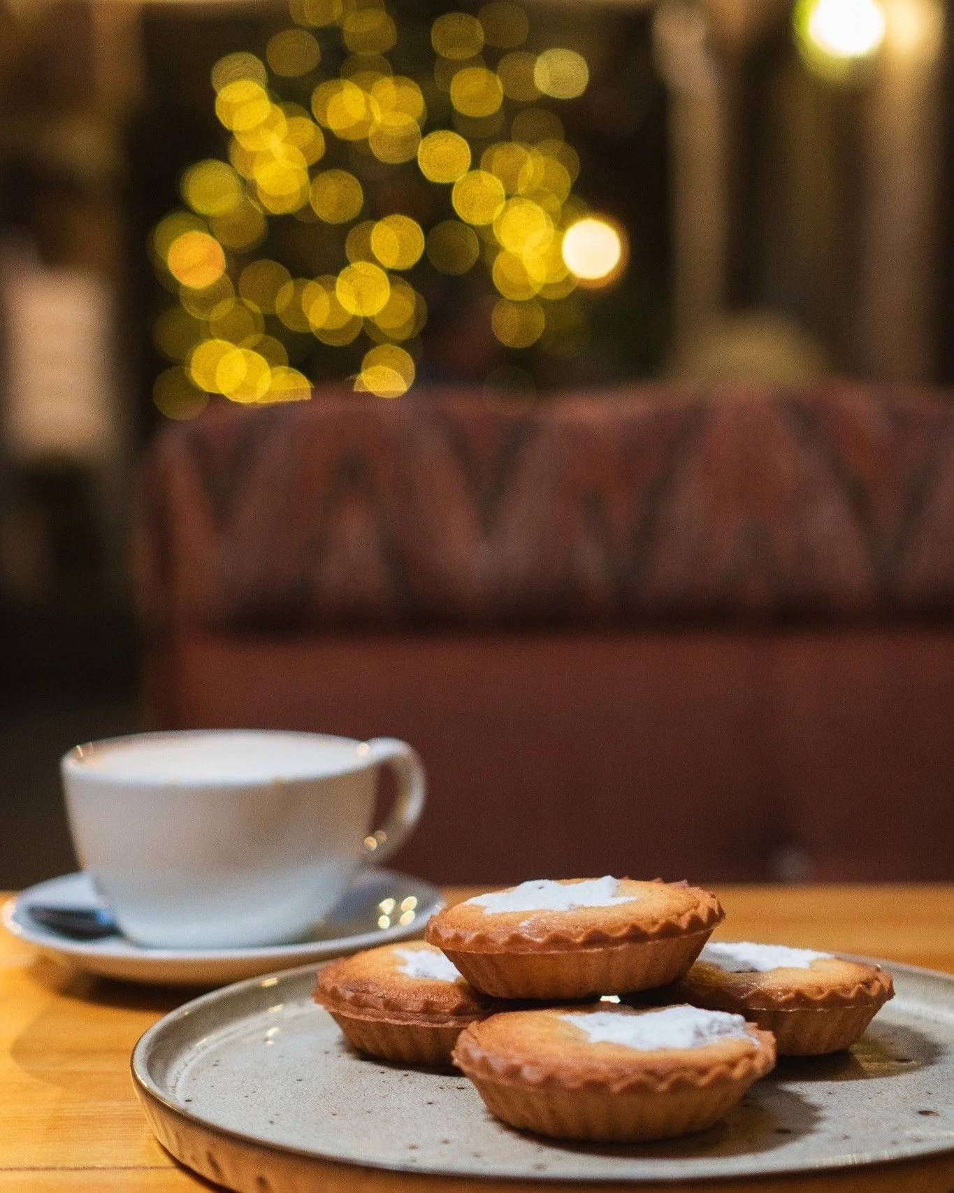 A little festive magic, fresh from Emily&rsquo;s&hellip;🎄

Our homemade mince pies are out of the oven and ready to make your day a whole lot sweeter.

Perfect with a morning coffee, an afternoon pick-me-up or a catch up with friends.

Pop in and tr