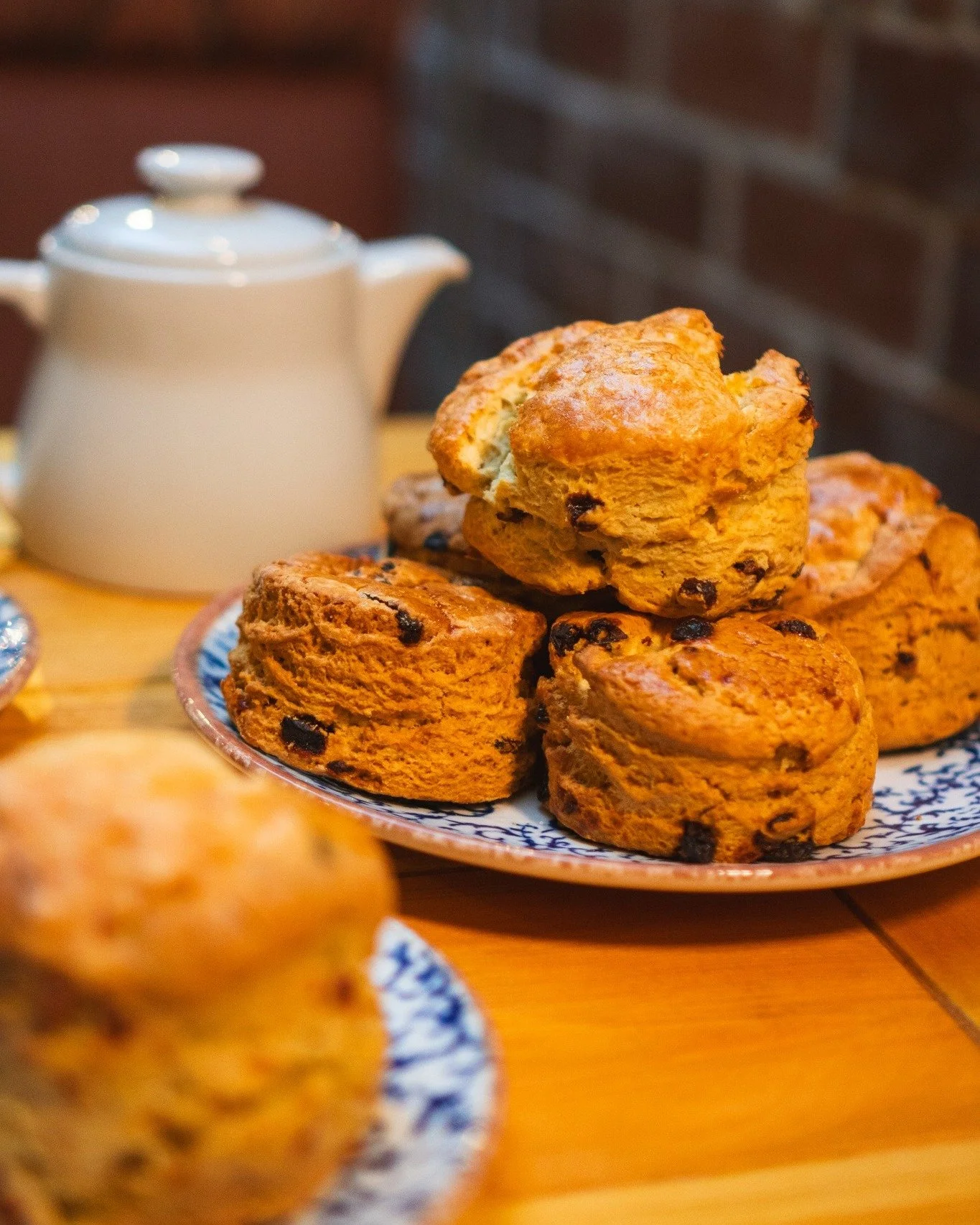 Mondays feel better at Emily&rsquo;s ☕️

Fresh coffee, something freshly baked and a quiet corner to reset before the week really gets going.

Start it the right way 😉

 #nefoodies #northeastfoodies #mondays