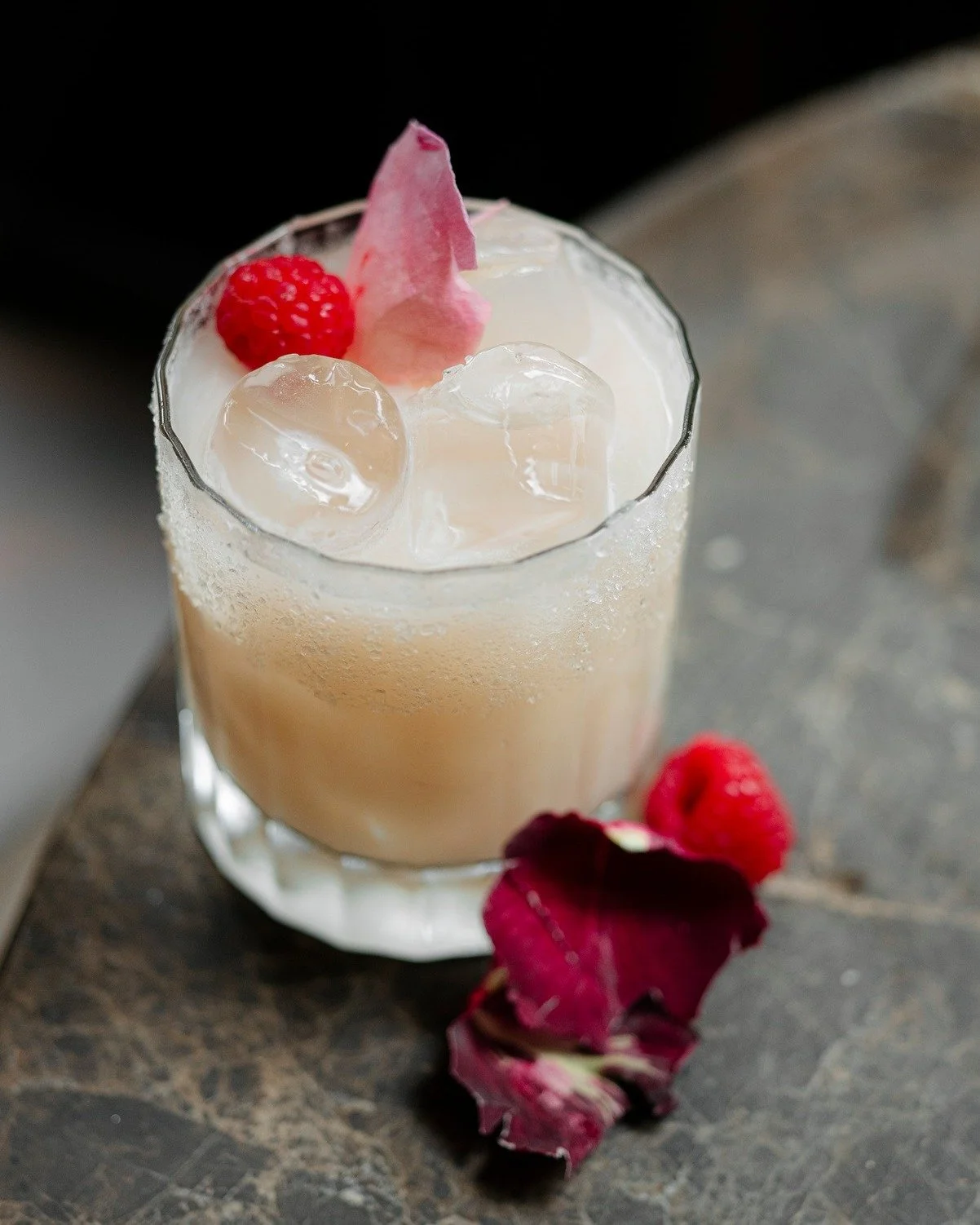 Friday nights were made for this 🍸

Raspberry and coconut come together in this margarita... tequila and coconut, say no more 😉

Find your spot, order one and let the evening unfold.

 #fridaynights #weekends #cocktails