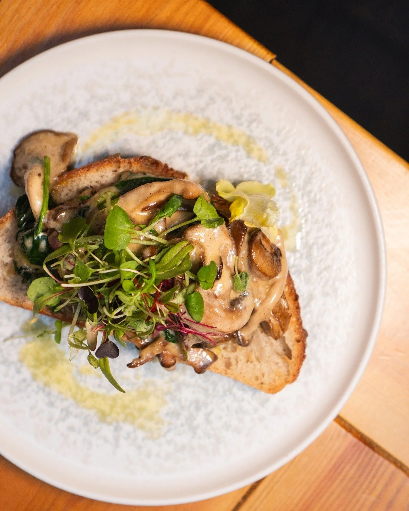 A good place to start the week and end the bank holiday 😍

Lunch or something later and something like this on the table.

Try our wild foraged mushrooms on toasted sourdough, garlic white wine cream and truffle oil, available 12&ndash;9pm, Monday&n