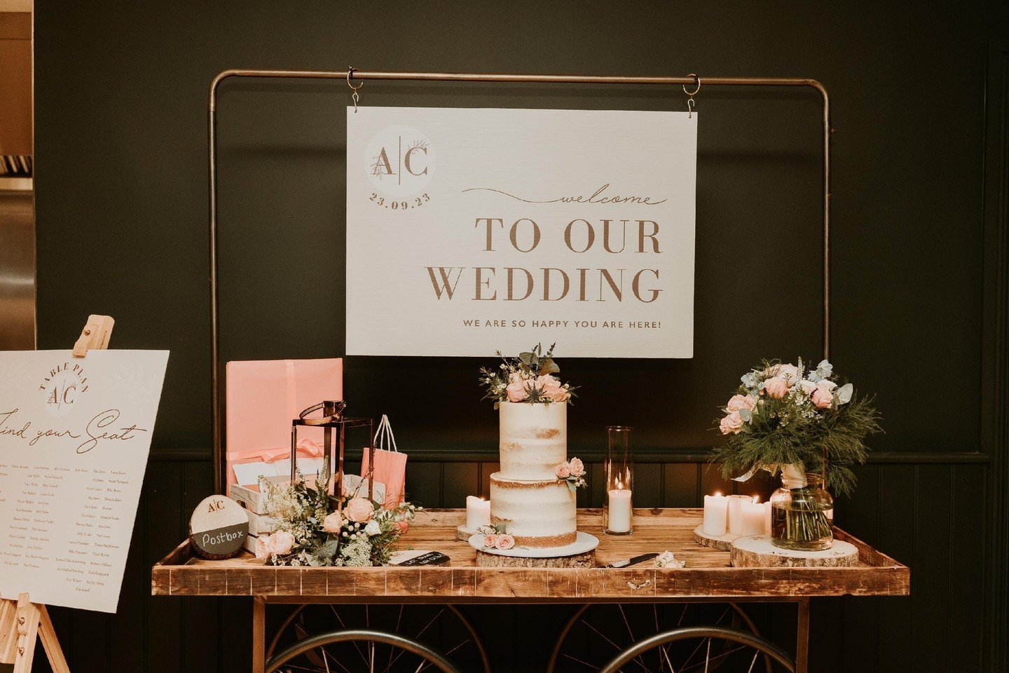 We're here for statement cake tables!

Captured by @photographybybethwilson

#watersedge #cotswoldwedding #cotswoldbride #luxurybride #gloucestershirevenue #gloucestershirewedding