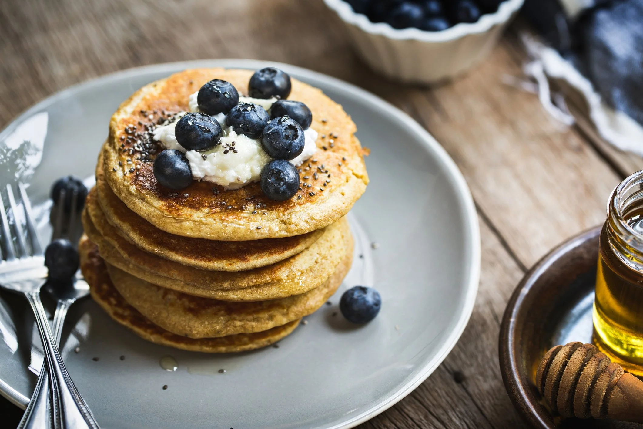 Bananen-Hafer-Pancakes mit Heidelbeeren