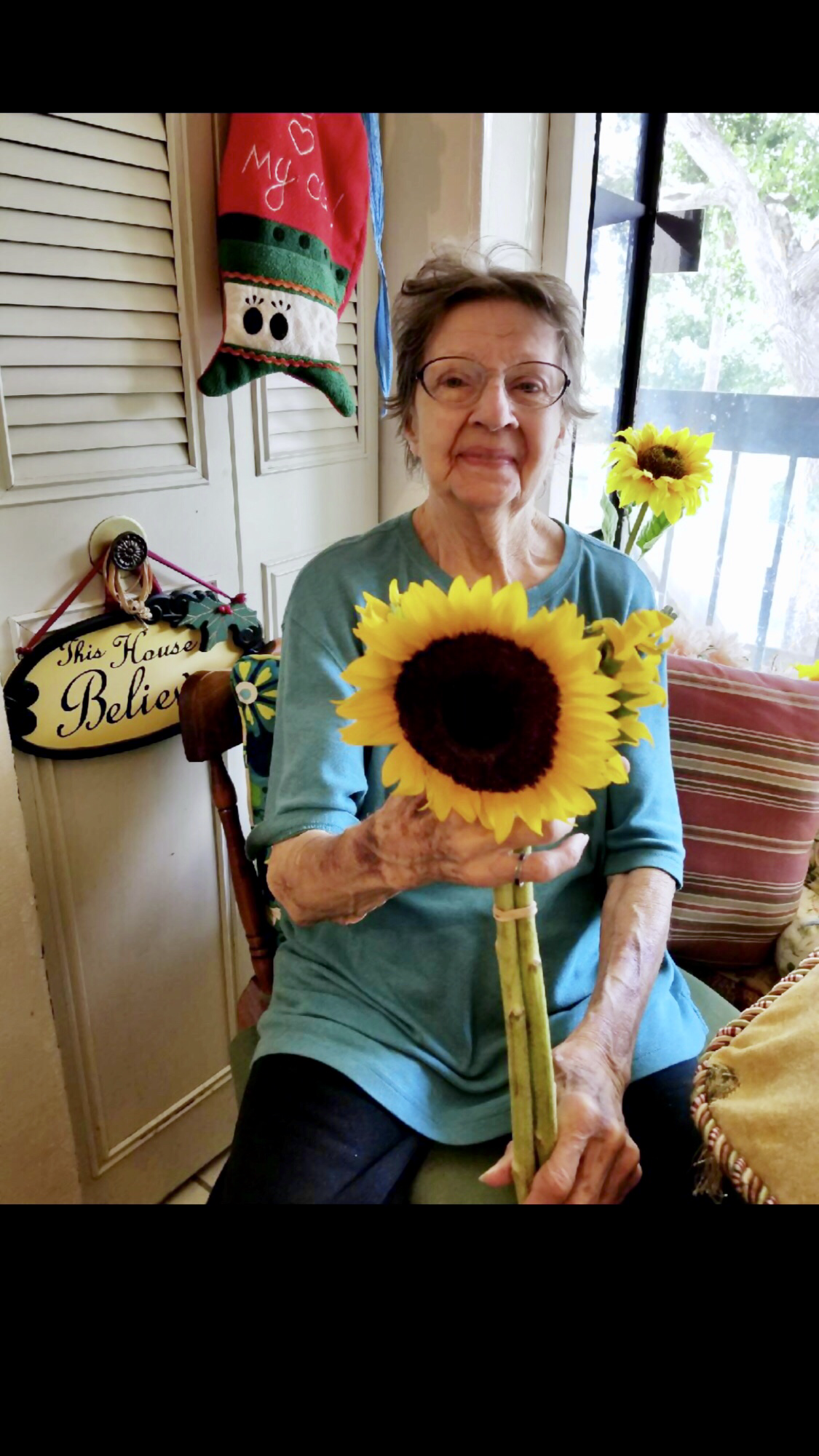Moma &amp; her Sunflowers 🌻