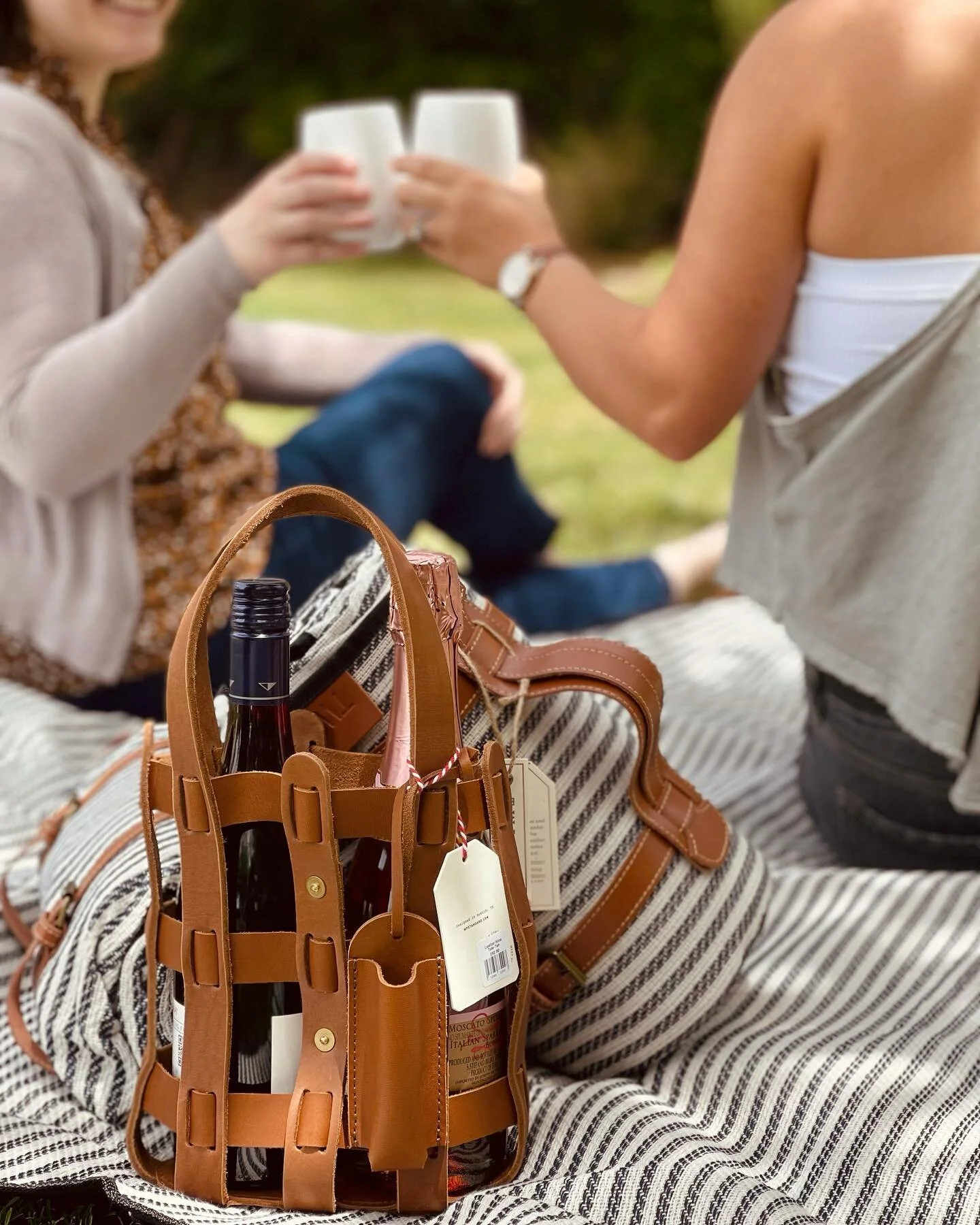 These new picnic blankets pair perfectly with our genuine leather wine totes🍷
#shoplocal #historicdowntownraymond #theraymond  #theyellowfeather #supportlocal #goodvibes #sprung #garden #gather