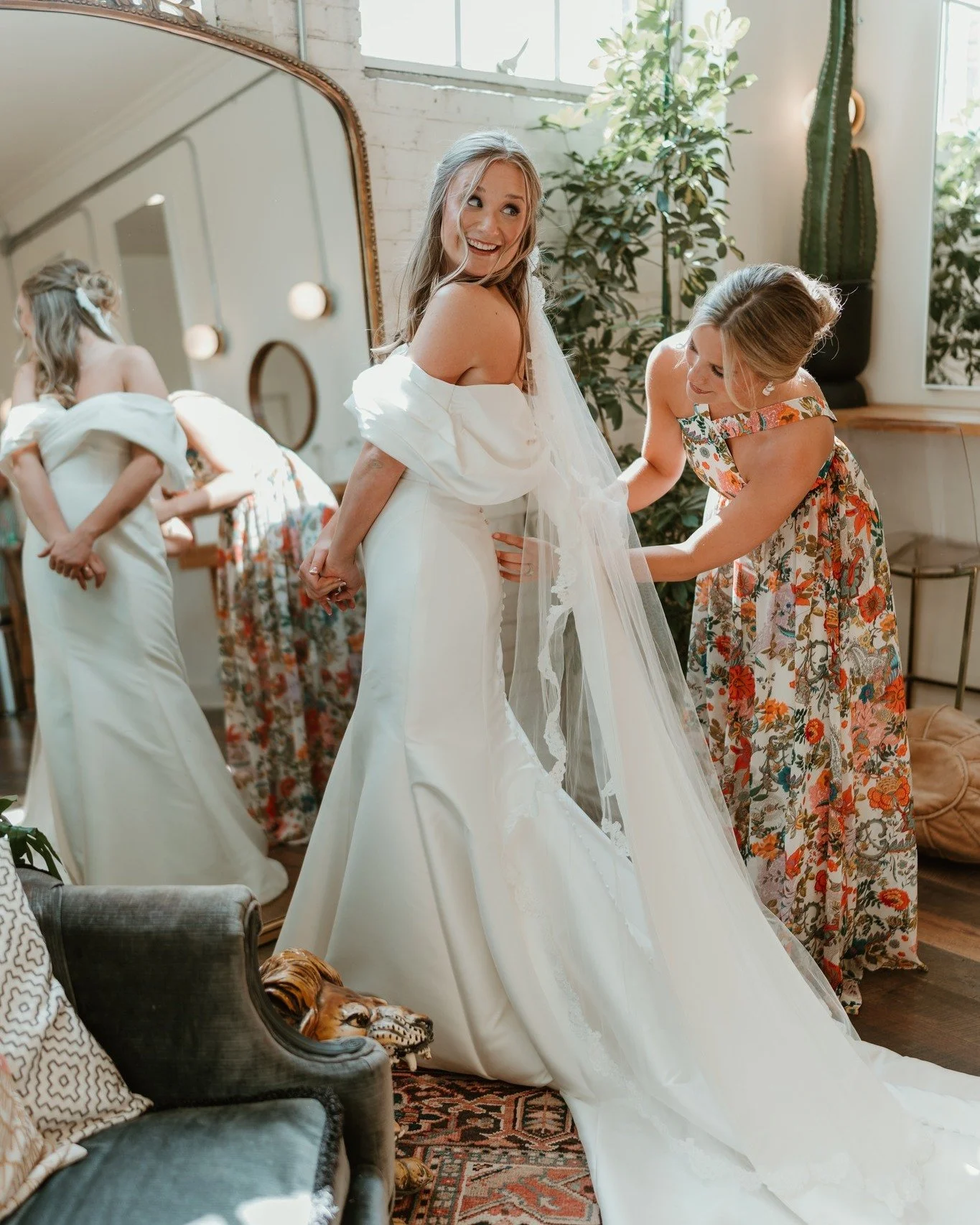✨ When the morning vibes are immaculate&mdash;you know the rest of the day&rsquo;s only going to get better. Bridesmaids, mimosas, golden light. We love that feeling for you. ✨ 💗