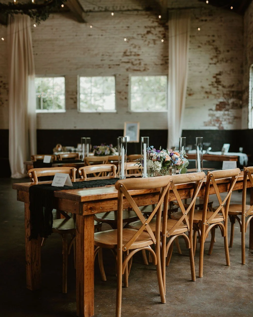Your wedding weekend, unlocked. 🌿 Thursday rehearsal dinner + Friday wedding = both days, one price. Same rate as a Saturday, but twice the fun. This special pricing can be taken advantage of anytime. 🥳
.