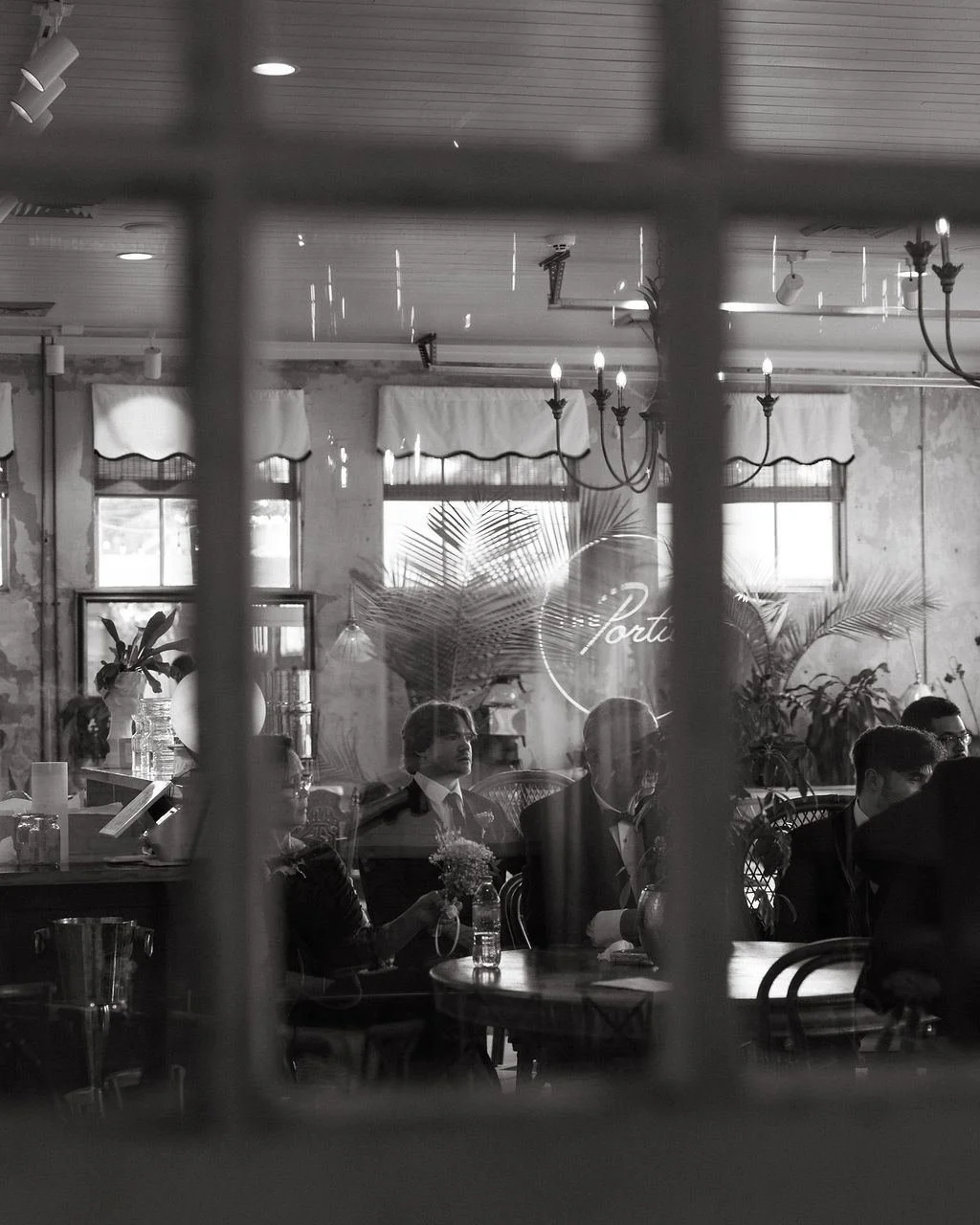 The Portico Lounge&mdash;always dressed for the moment. ✨
By morning, it&rsquo;s a spot for the bride and her girls to sip mimosas and ease into the day. Later, it transforms into a beautiful backdrop for group photos and the first look. And before t